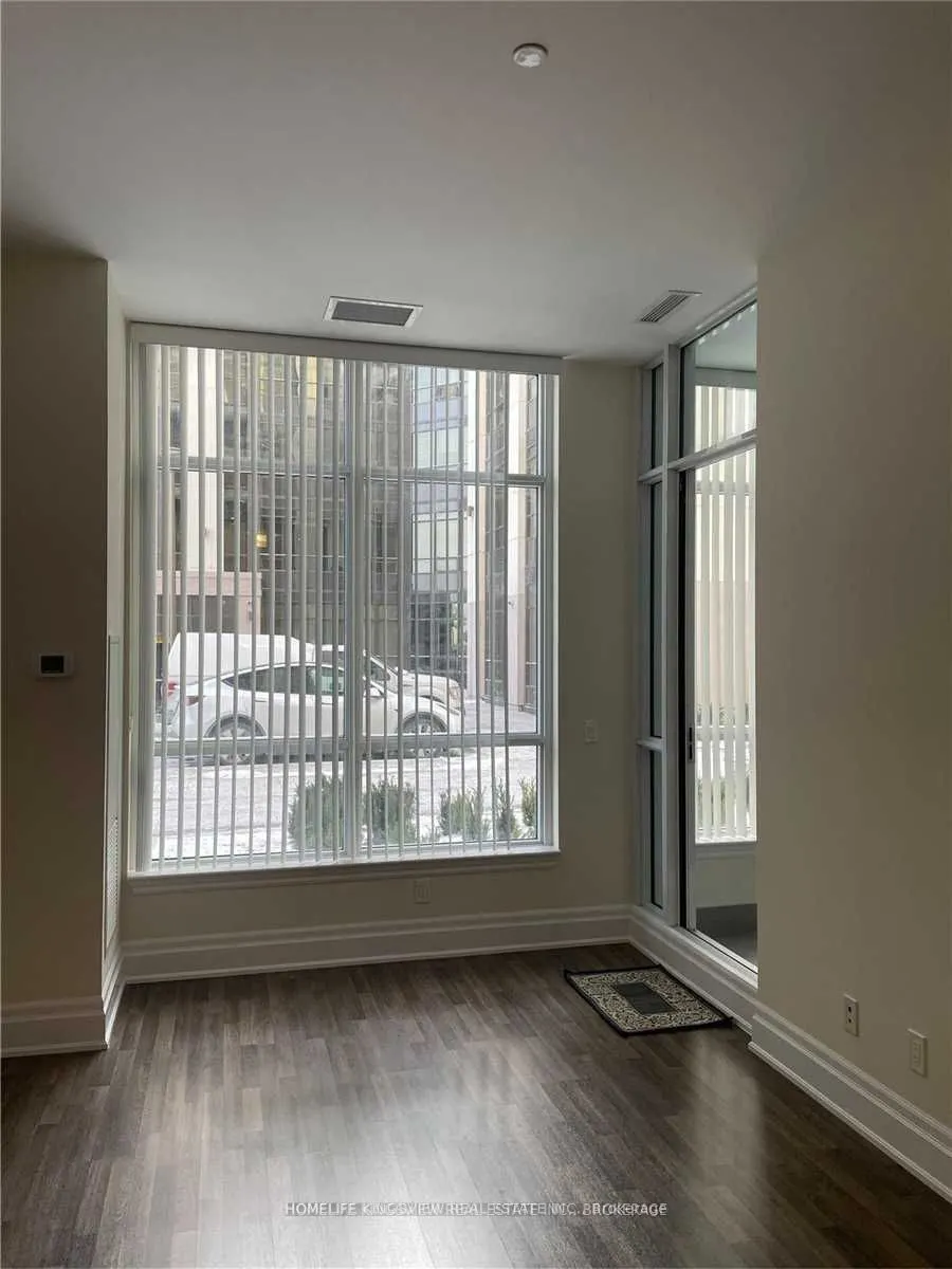 9085 Jane Street, #106