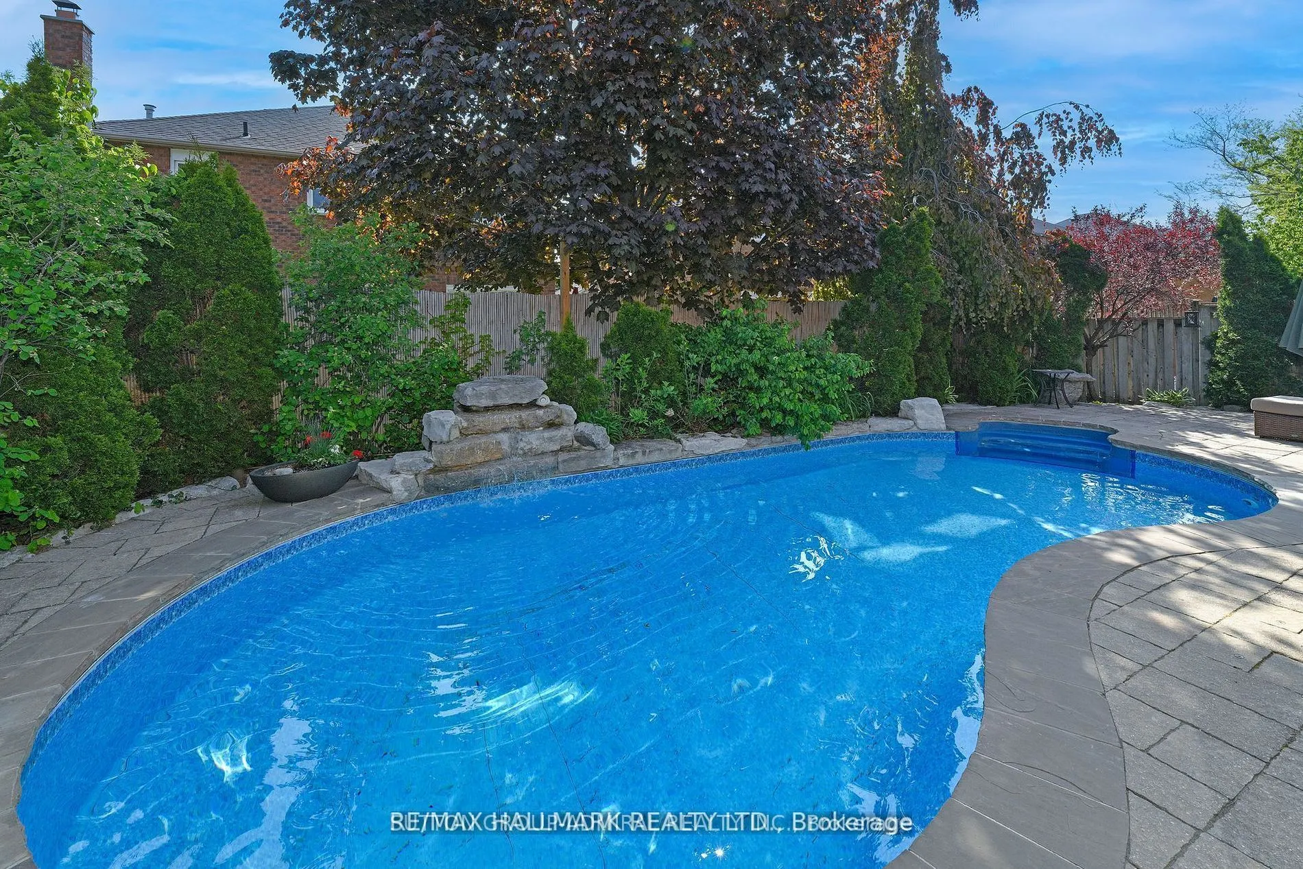 25 Grenadier Crescent