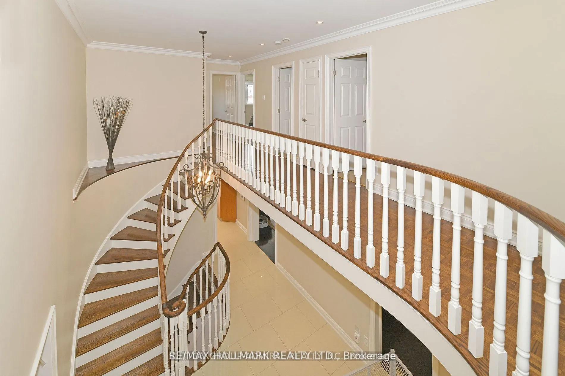 25 Grenadier Crescent