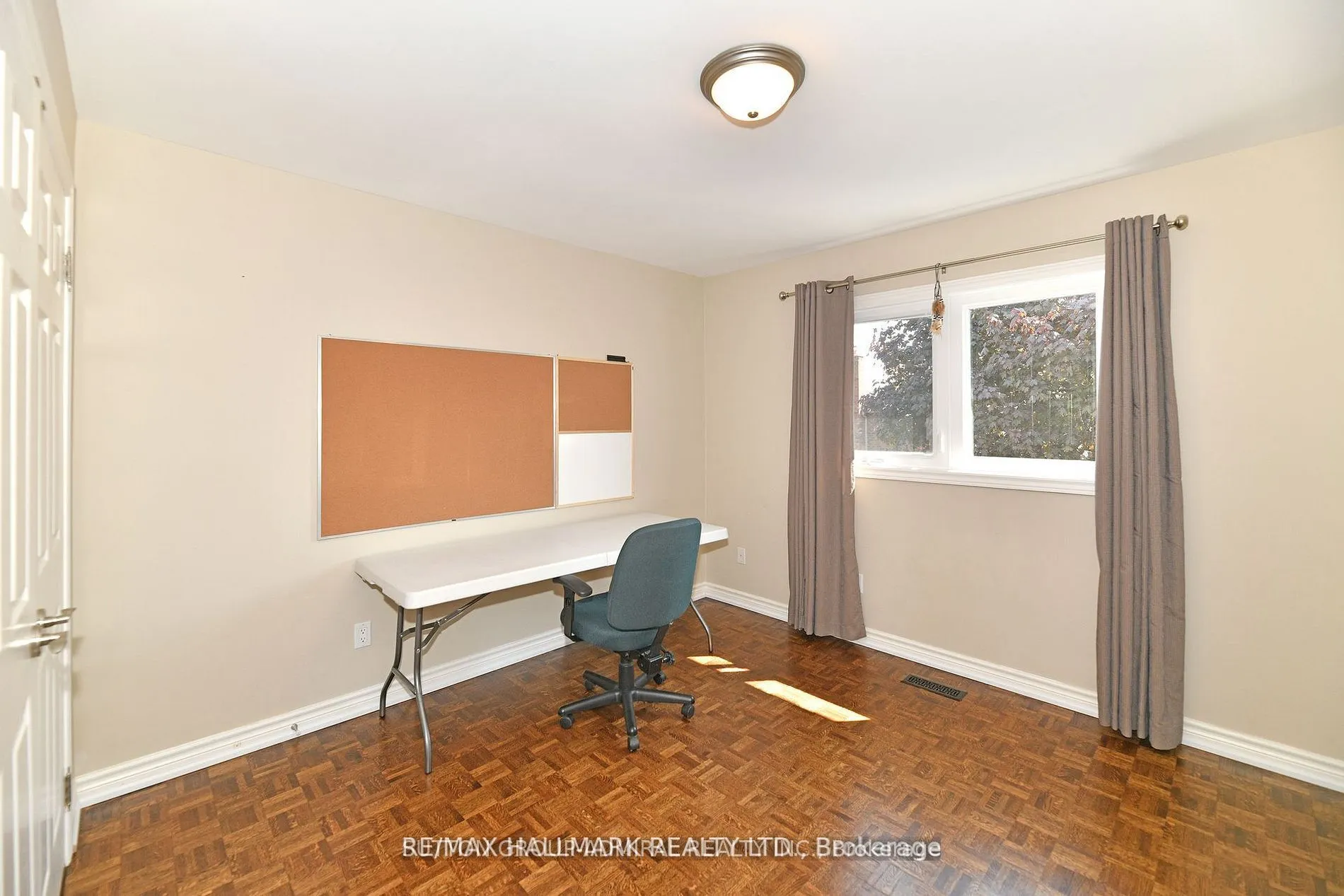 25 Grenadier Crescent
