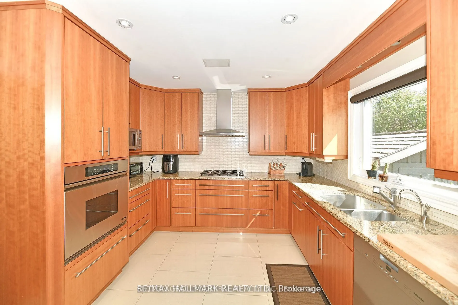 25 Grenadier Crescent