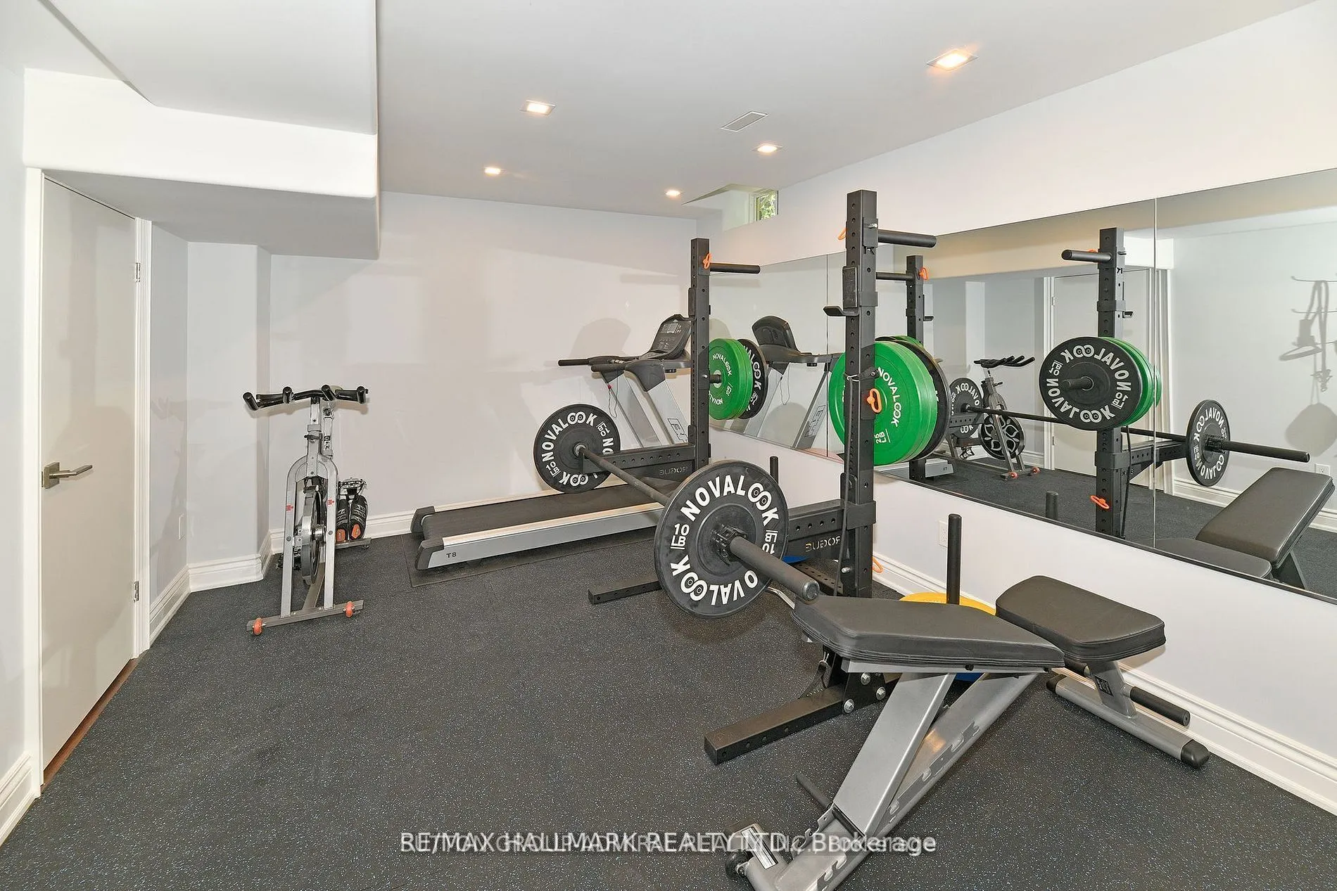 25 Grenadier Crescent