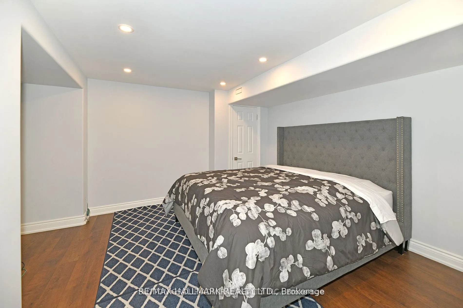 25 Grenadier Crescent