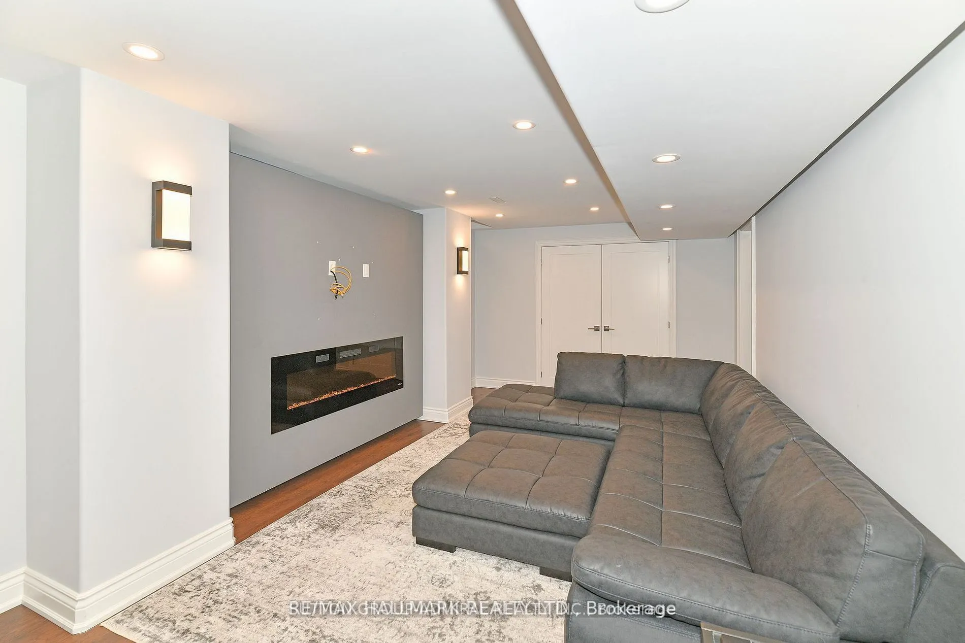 25 Grenadier Crescent