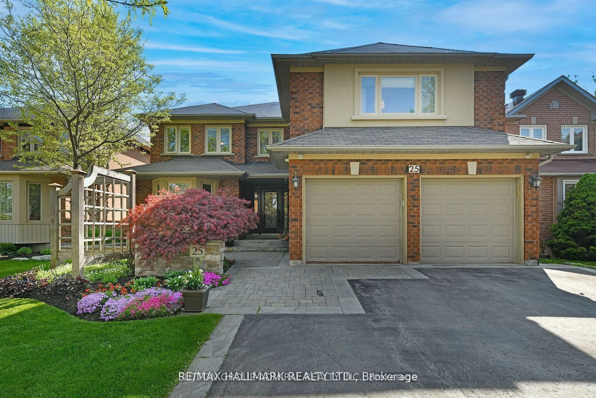 25 Grenadier Crescent