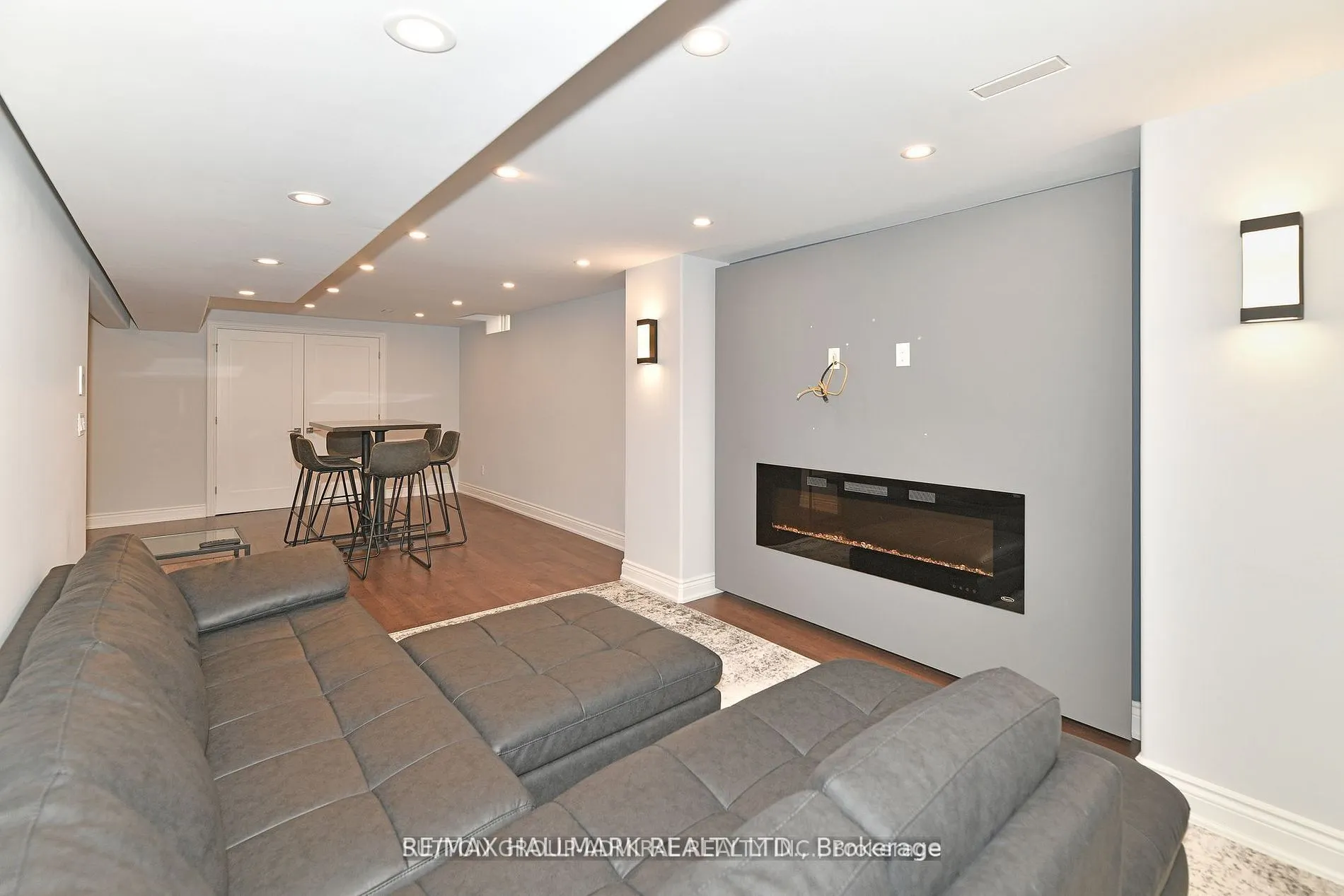 25 Grenadier Crescent