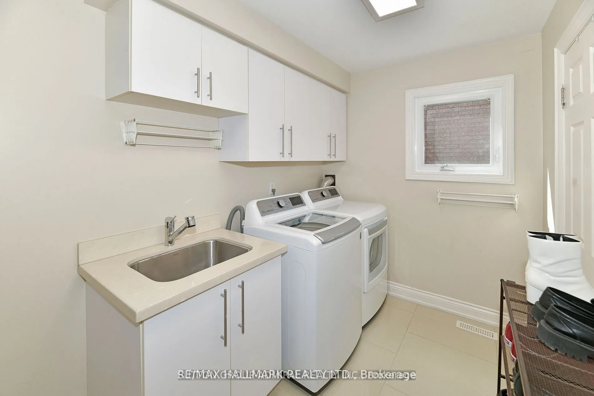 25 Grenadier Crescent