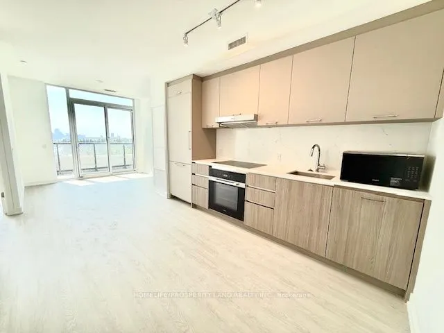 8188 Yonge Street, #903