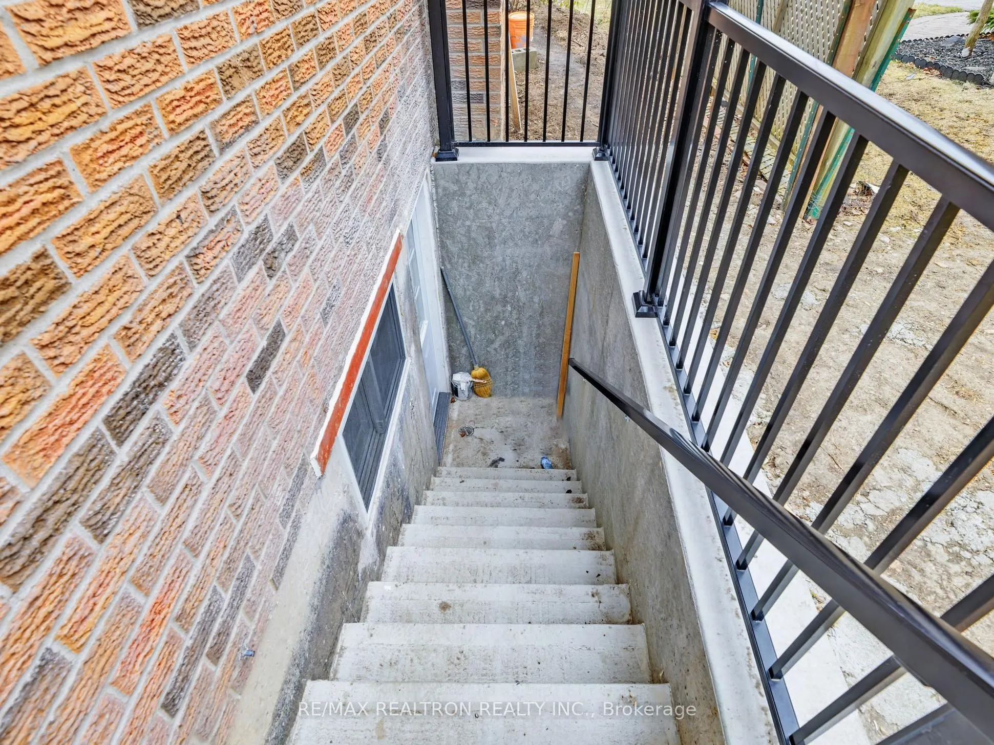 28 Blue Spruce Lane, #Bsmt