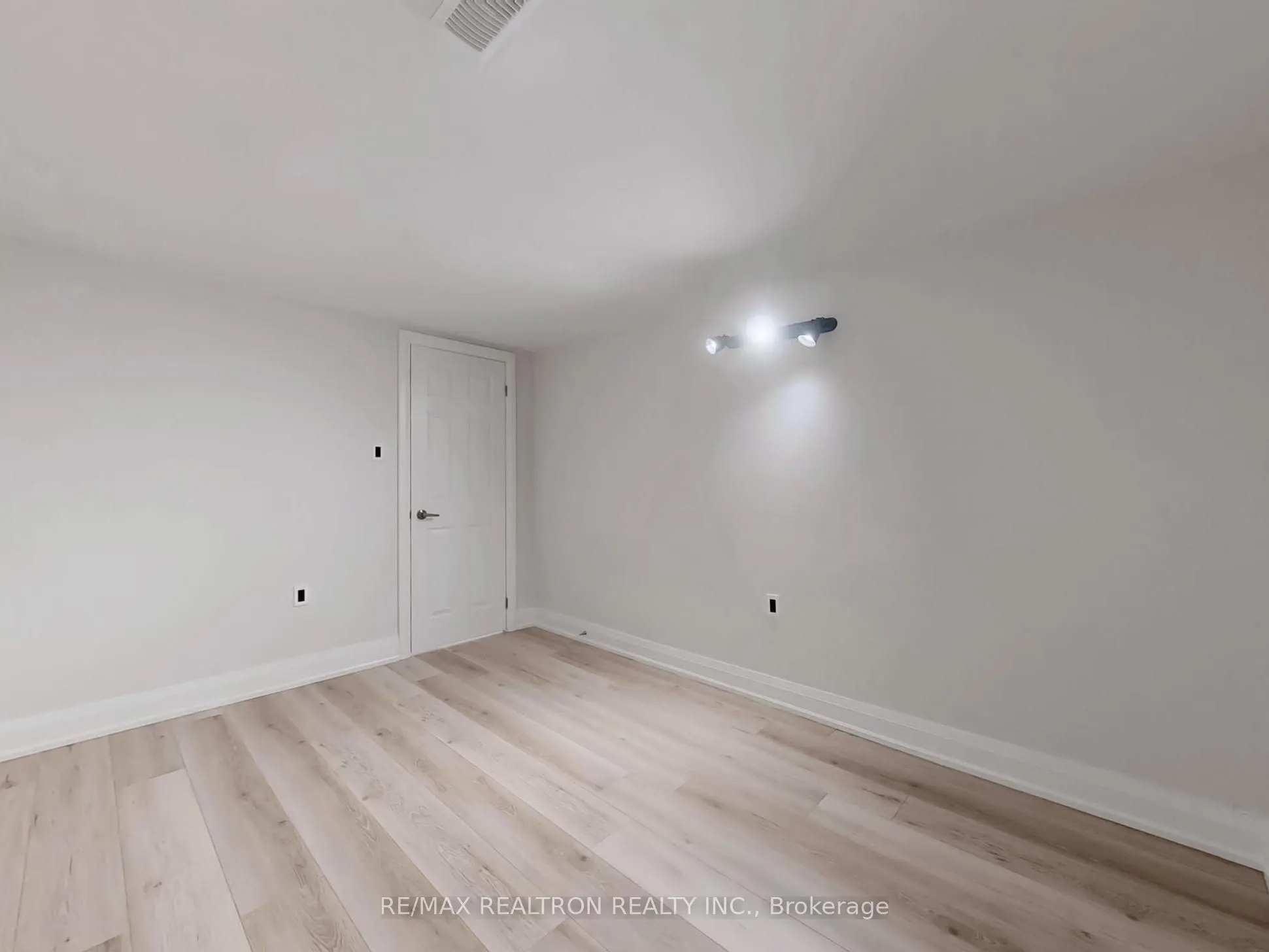28 Blue Spruce Lane, #Bsmt
