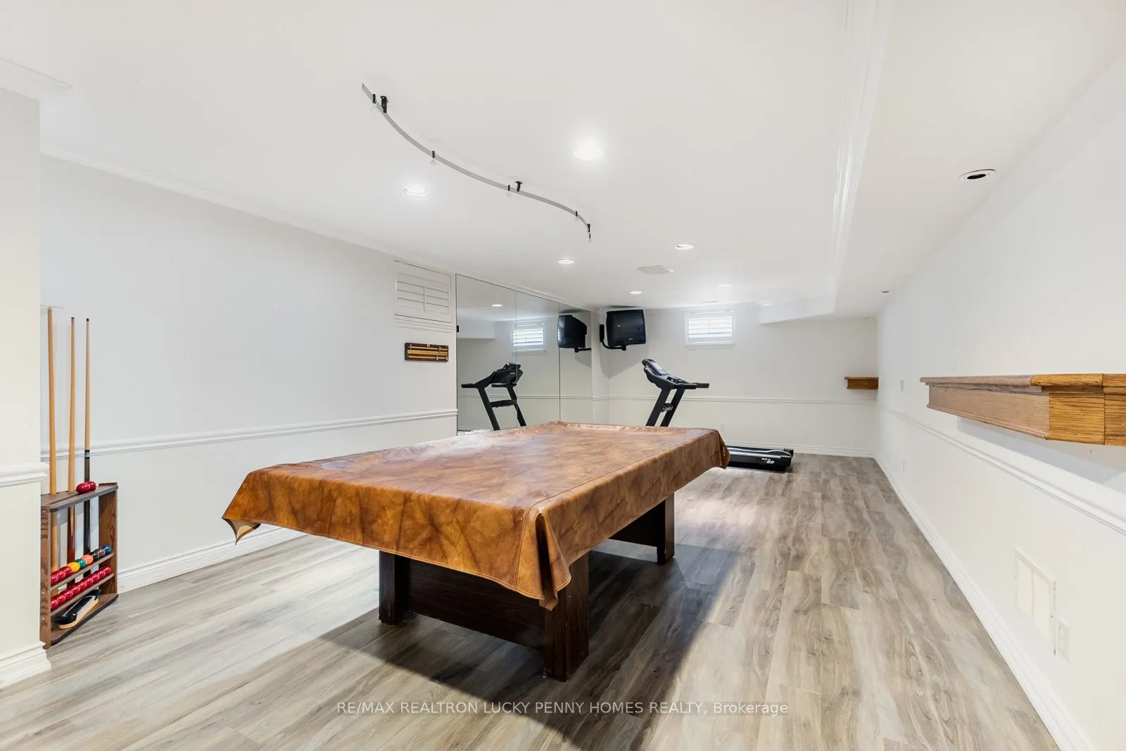 35 Walnut Glen Place