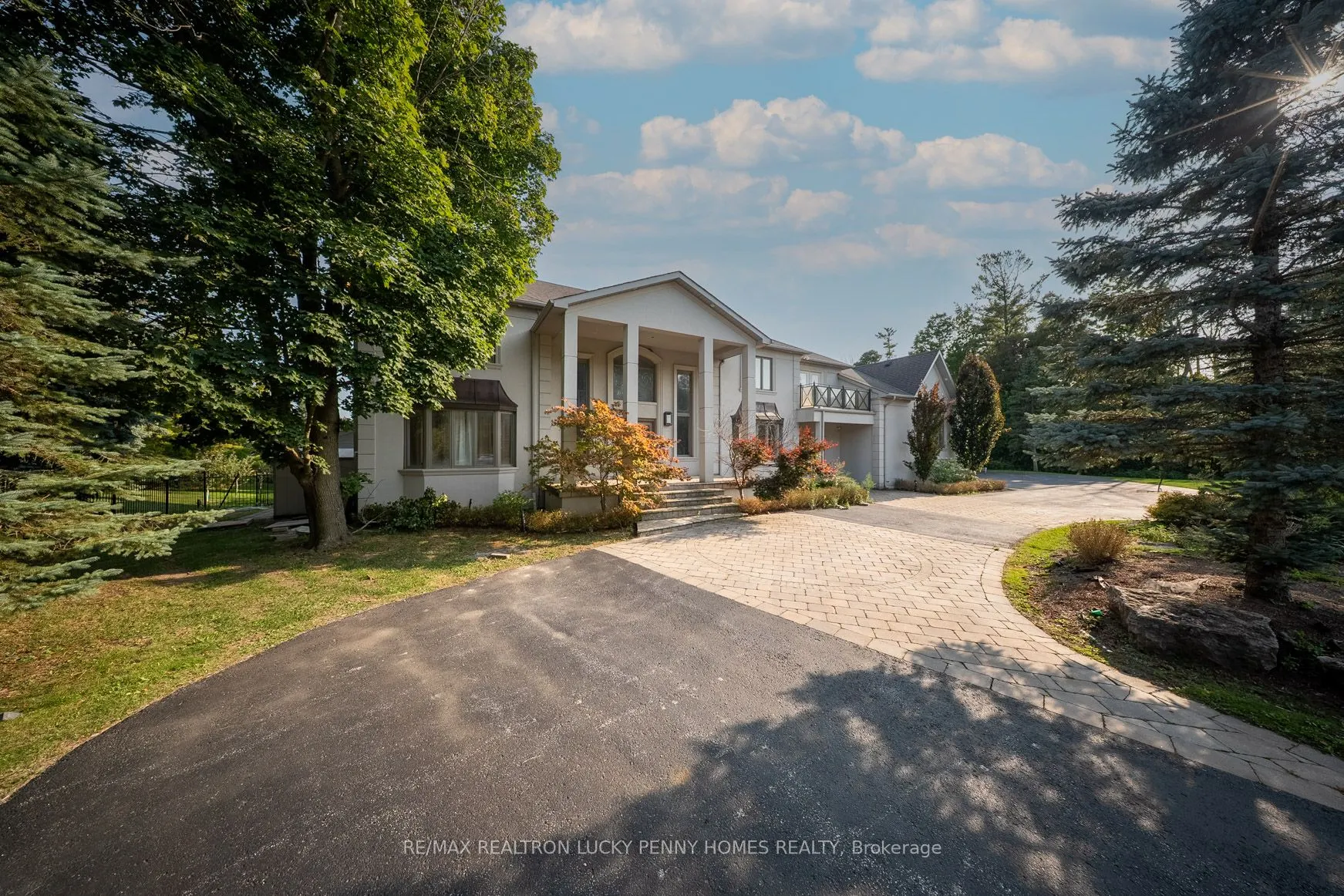35 Walnut Glen Place