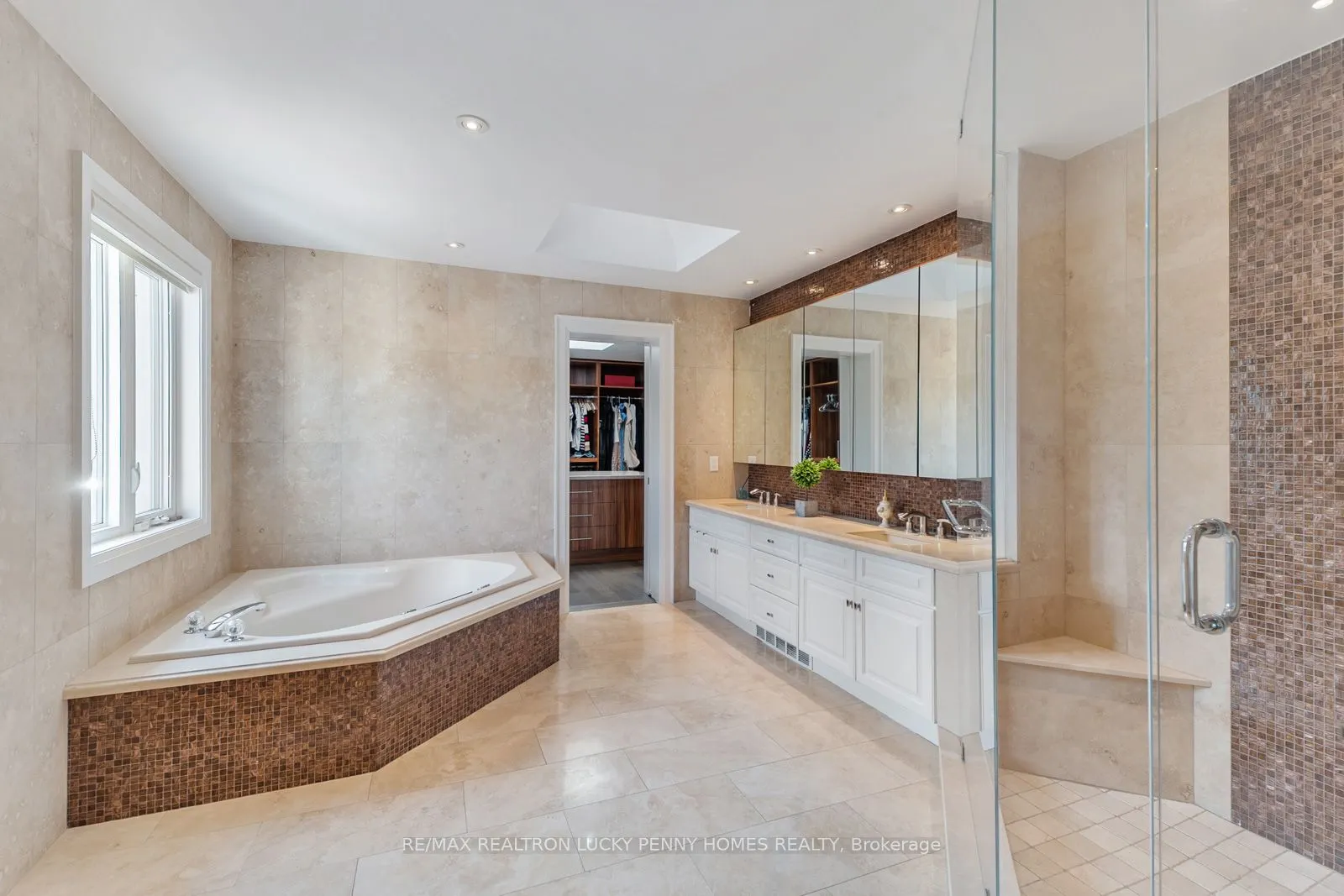 35 Walnut Glen Place