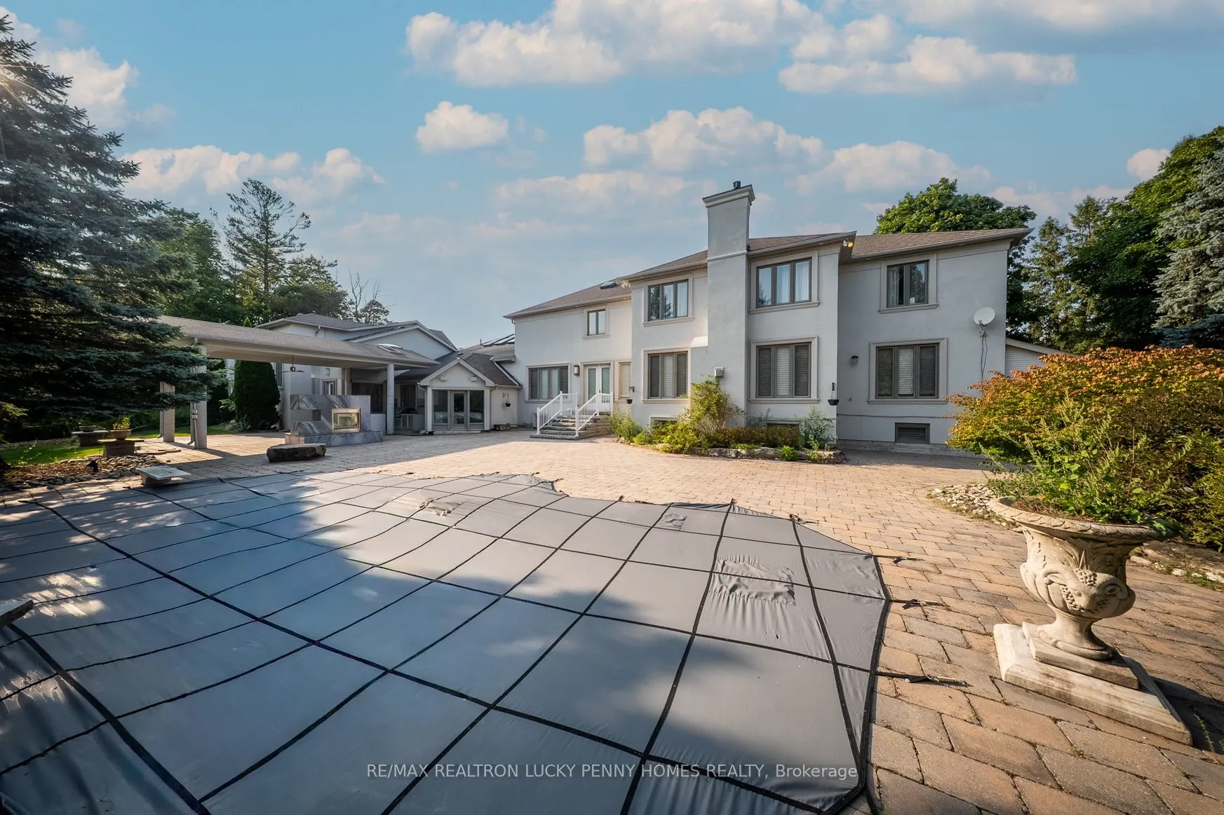 35 Walnut Glen Place