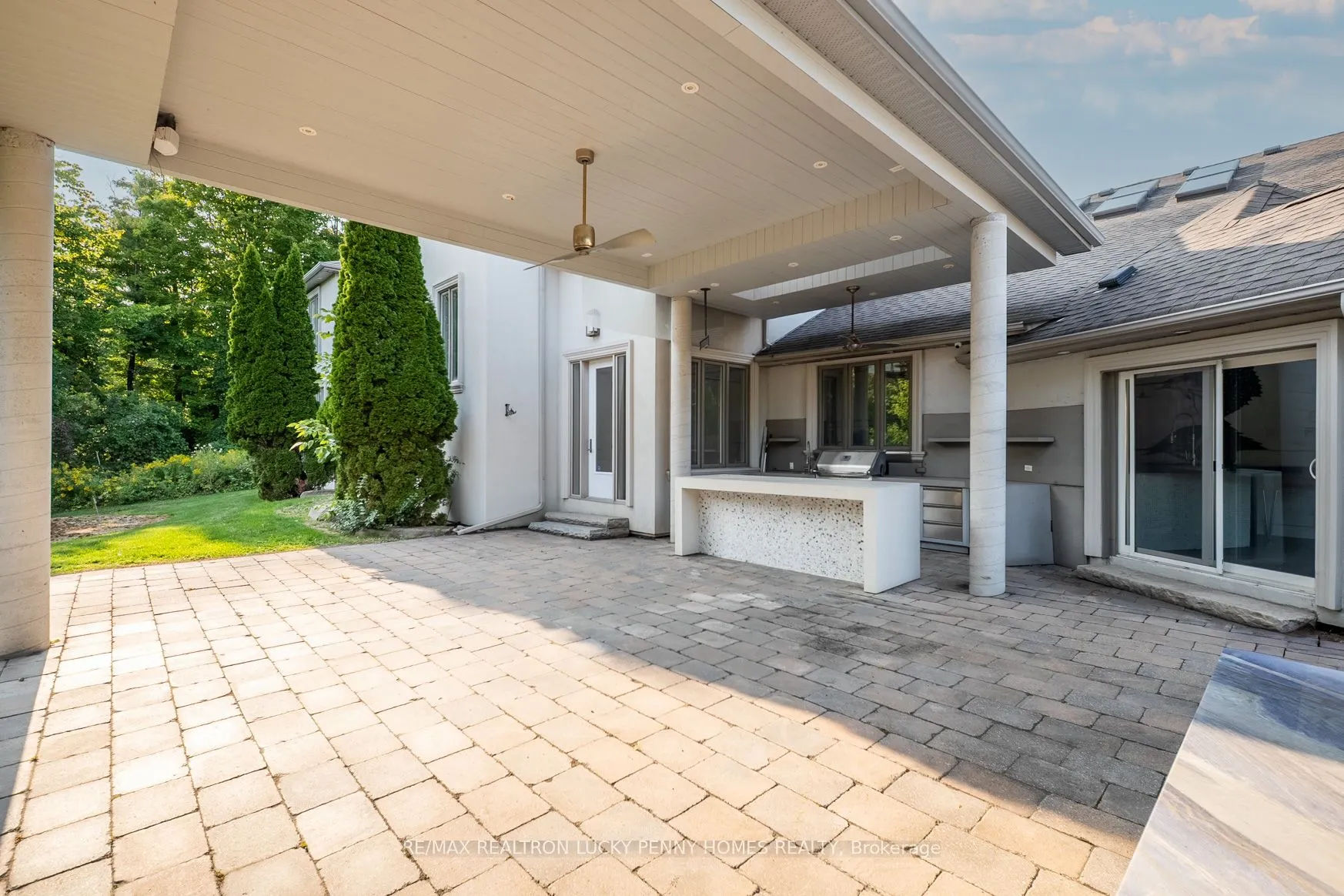 35 Walnut Glen Place