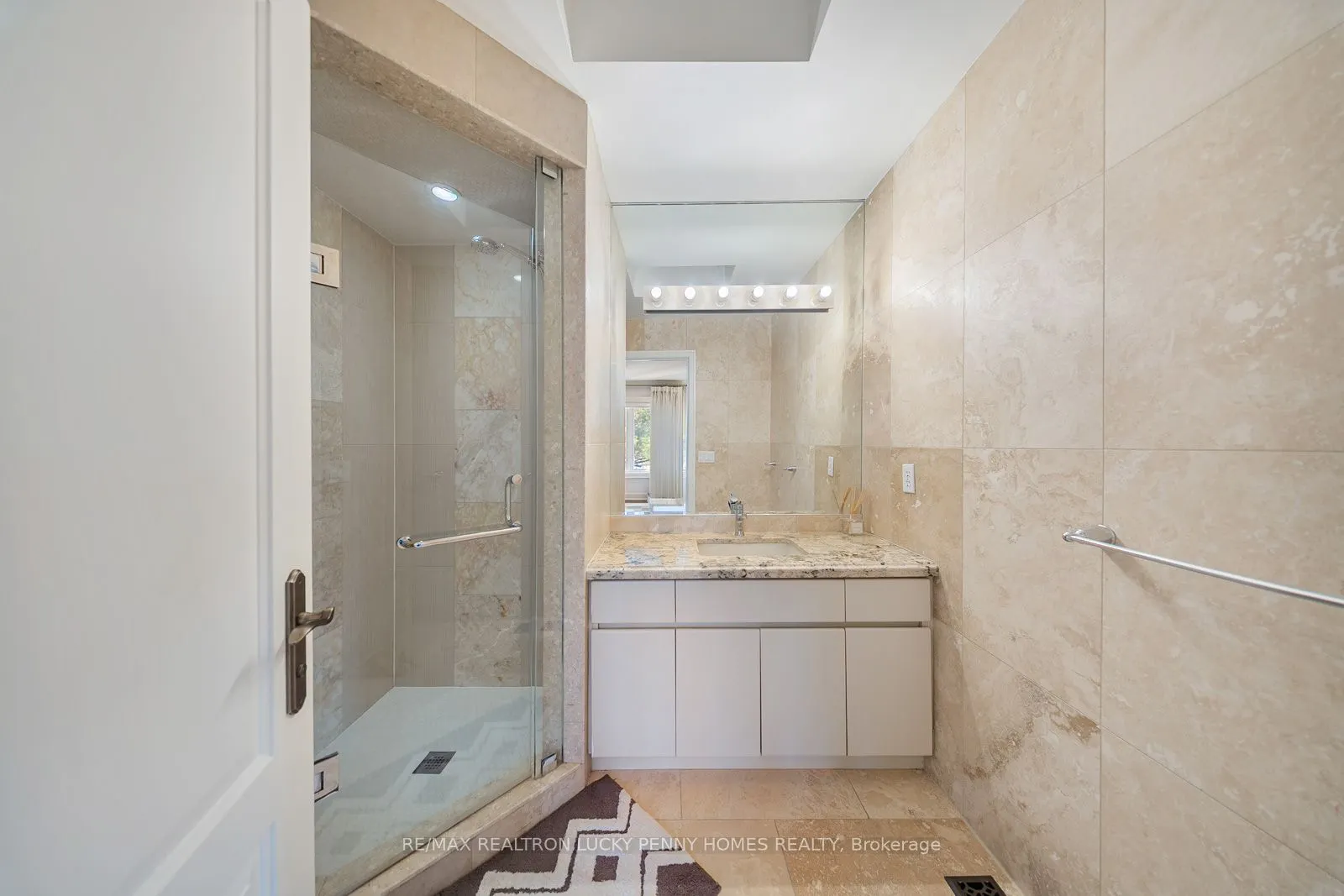 35 Walnut Glen Place
