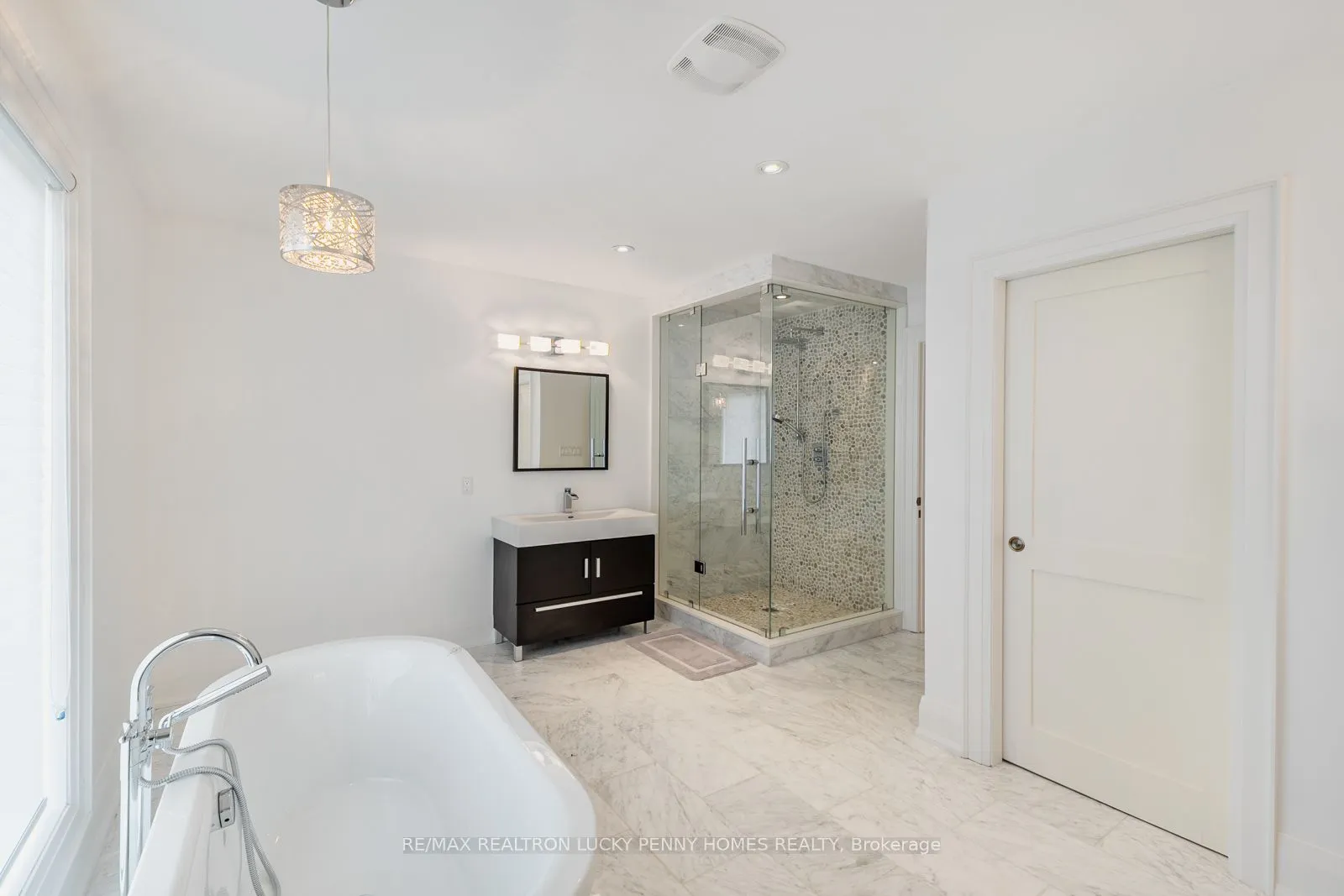 35 Walnut Glen Place