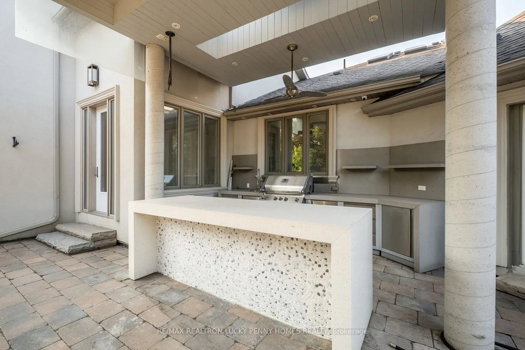 35 Walnut Glen Place