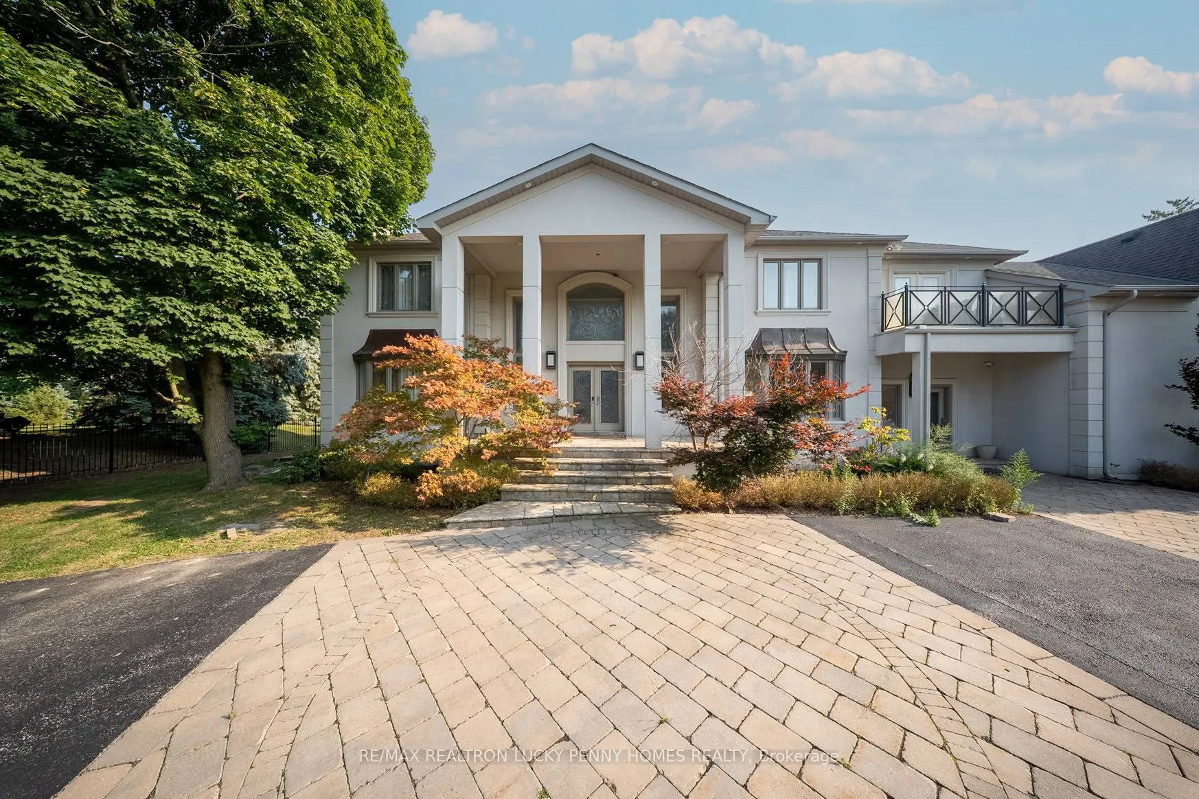 35 Walnut Glen Place