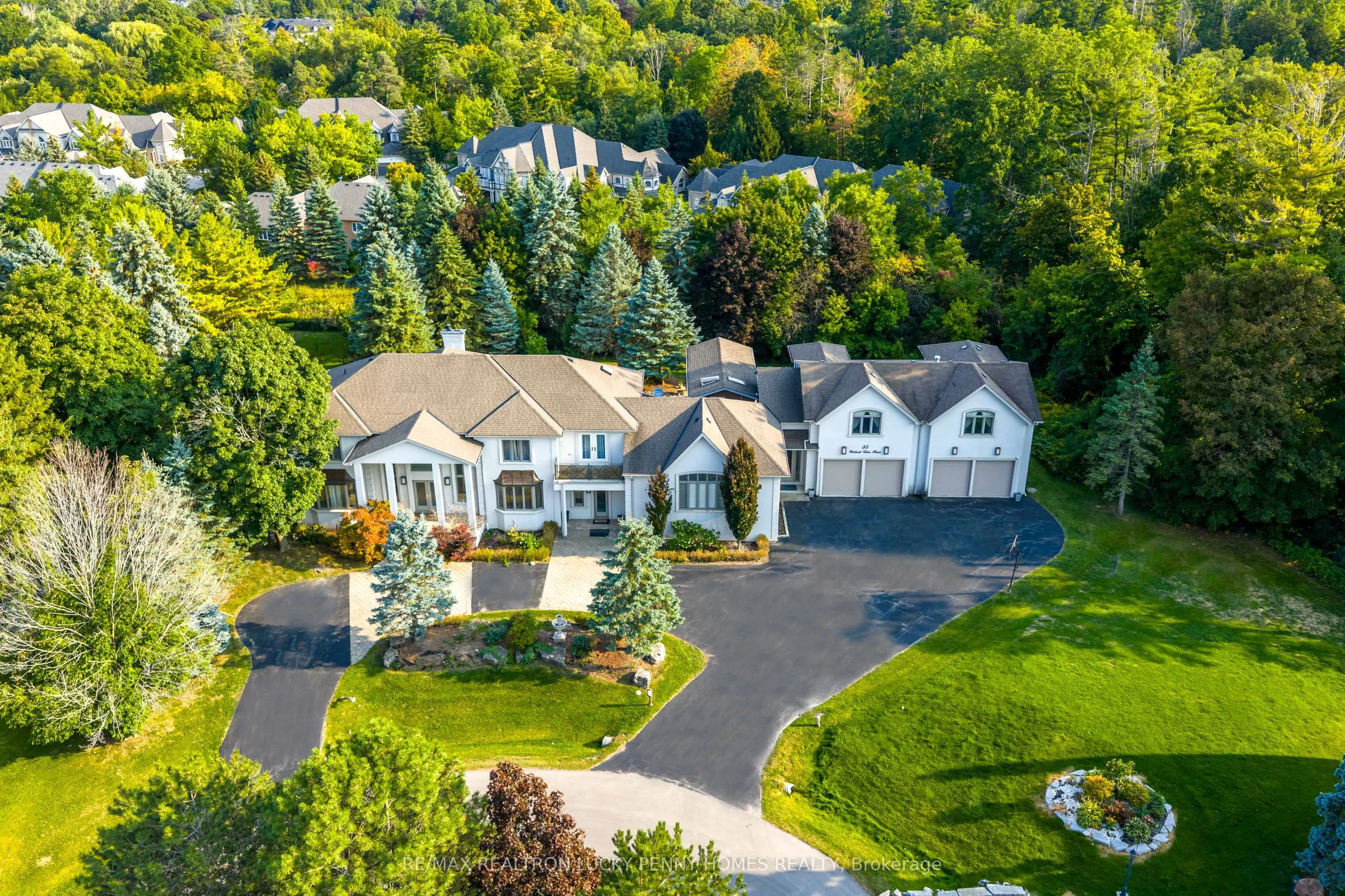 35 Walnut Glen Place