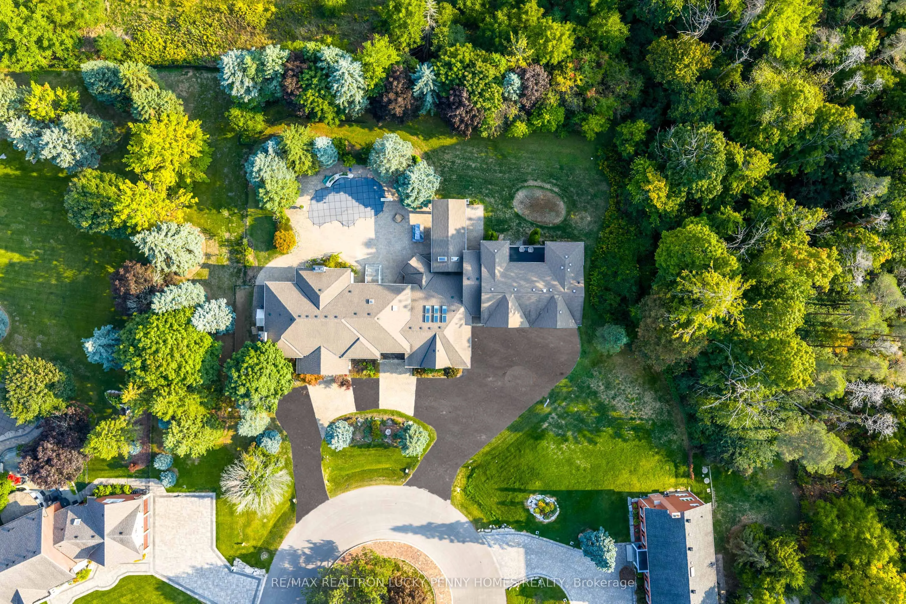 35 Walnut Glen Place