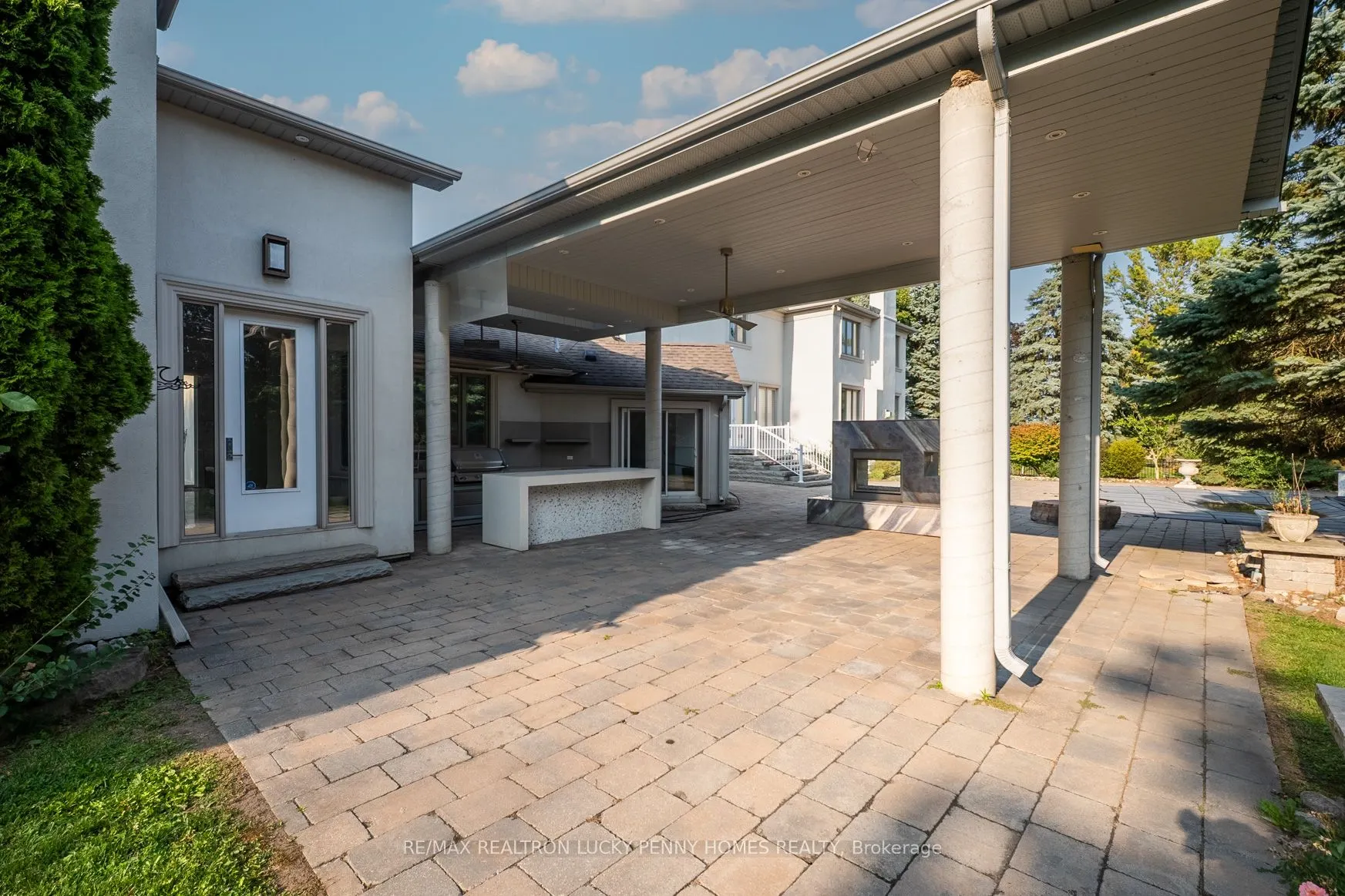 35 Walnut Glen Place