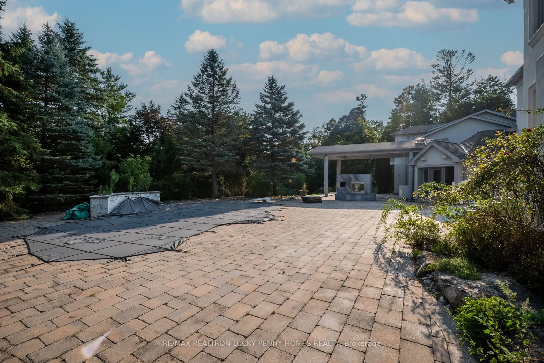 35 Walnut Glen Place