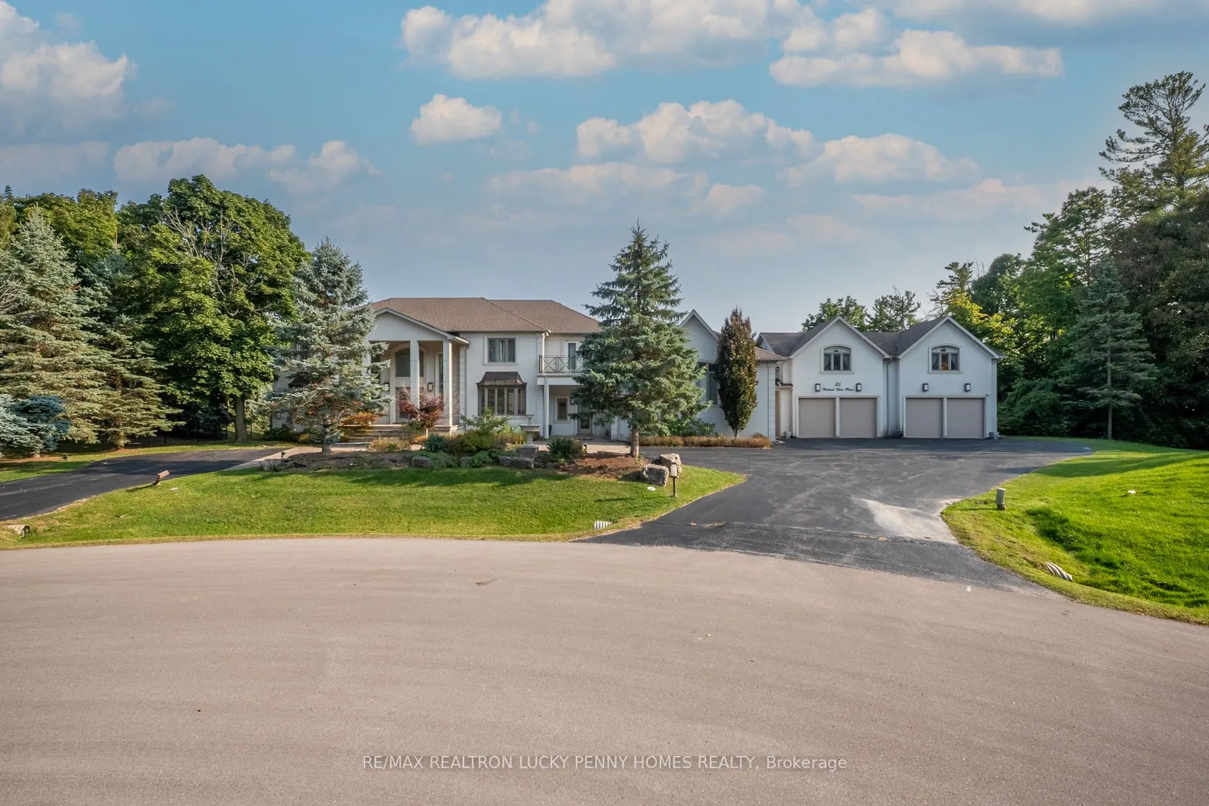 35 Walnut Glen Place