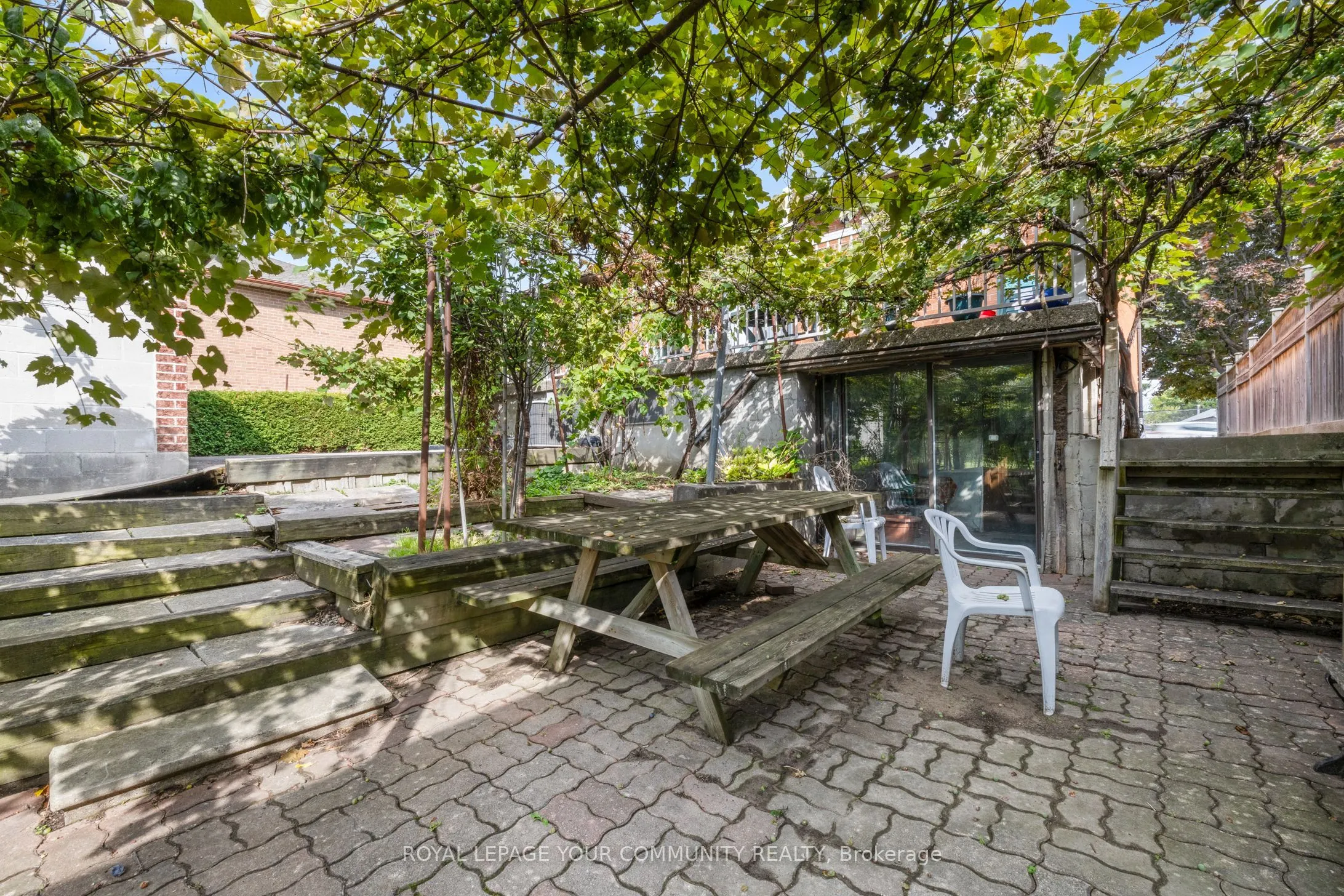221 Elgin Mills Road W