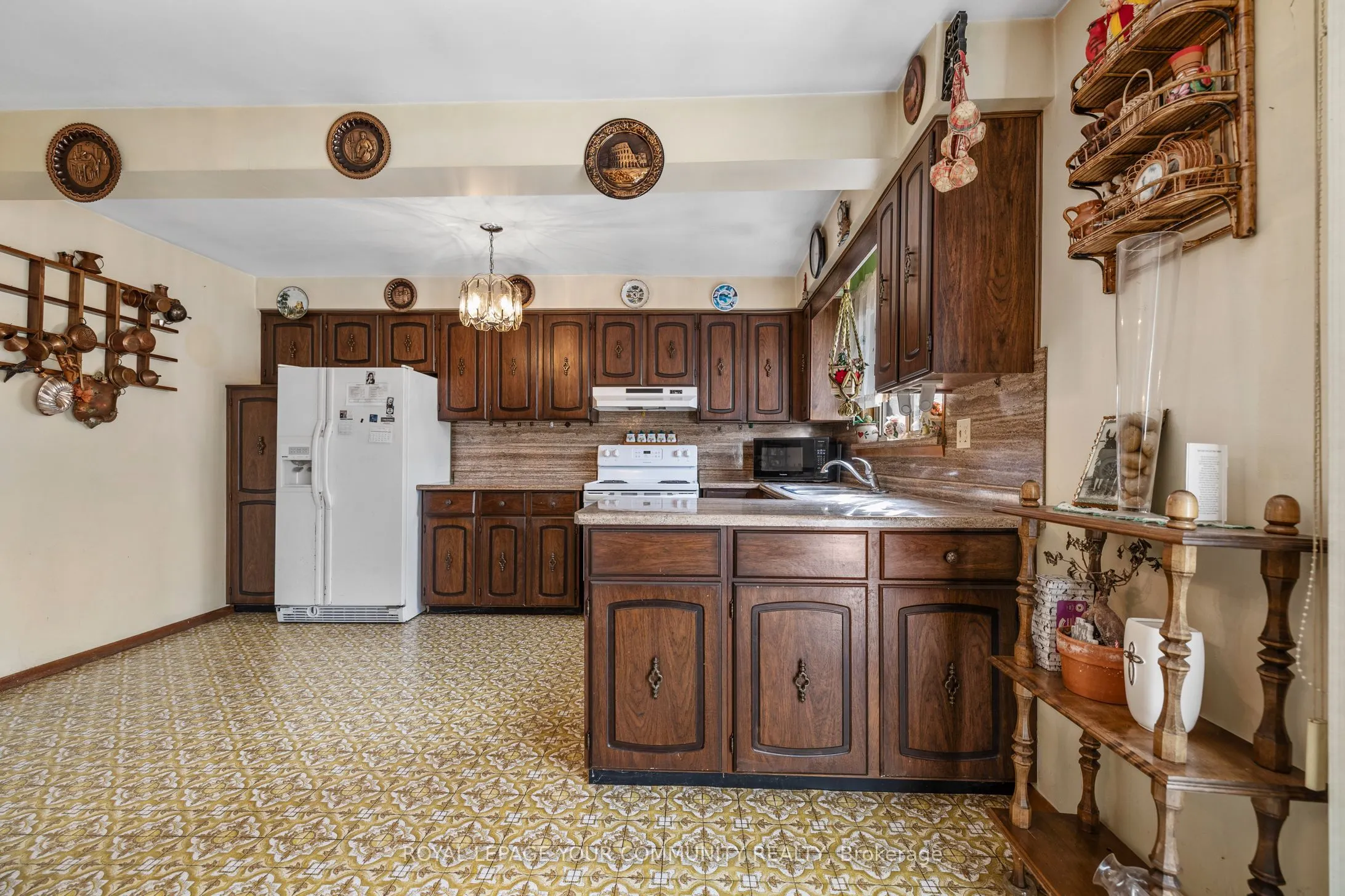 221 Elgin Mills Road W