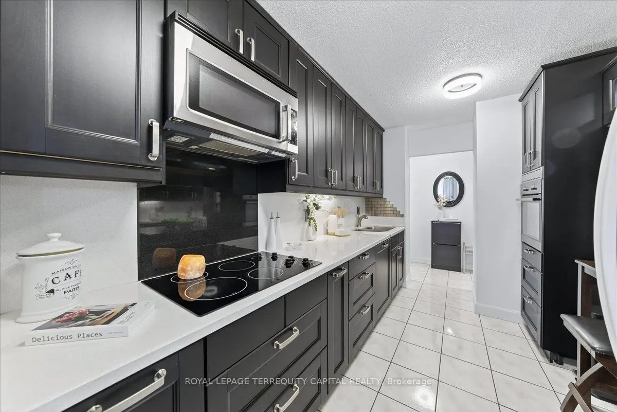 8111 Yonge Street, #909