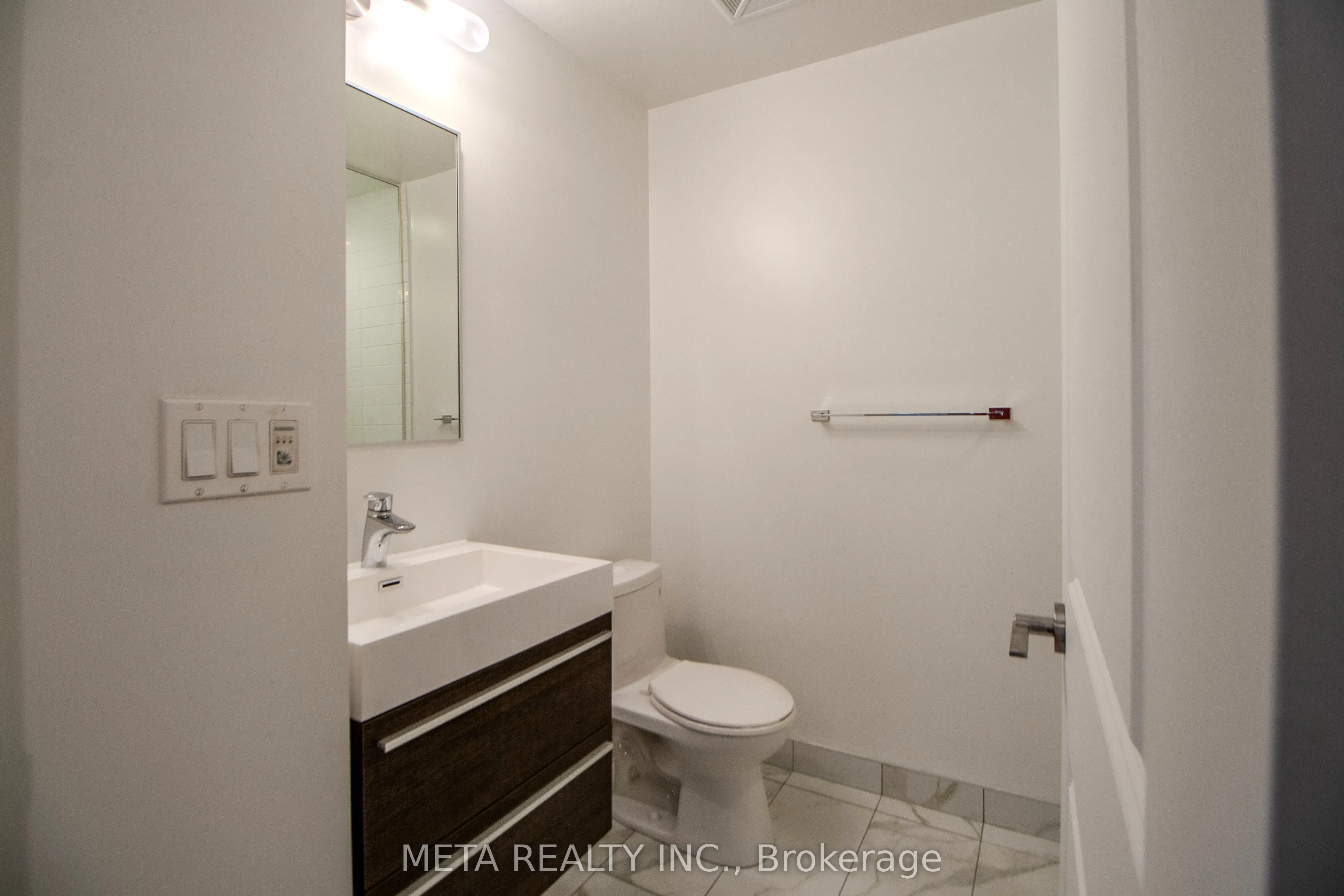 10 Rouge Valley Drive W, #701
