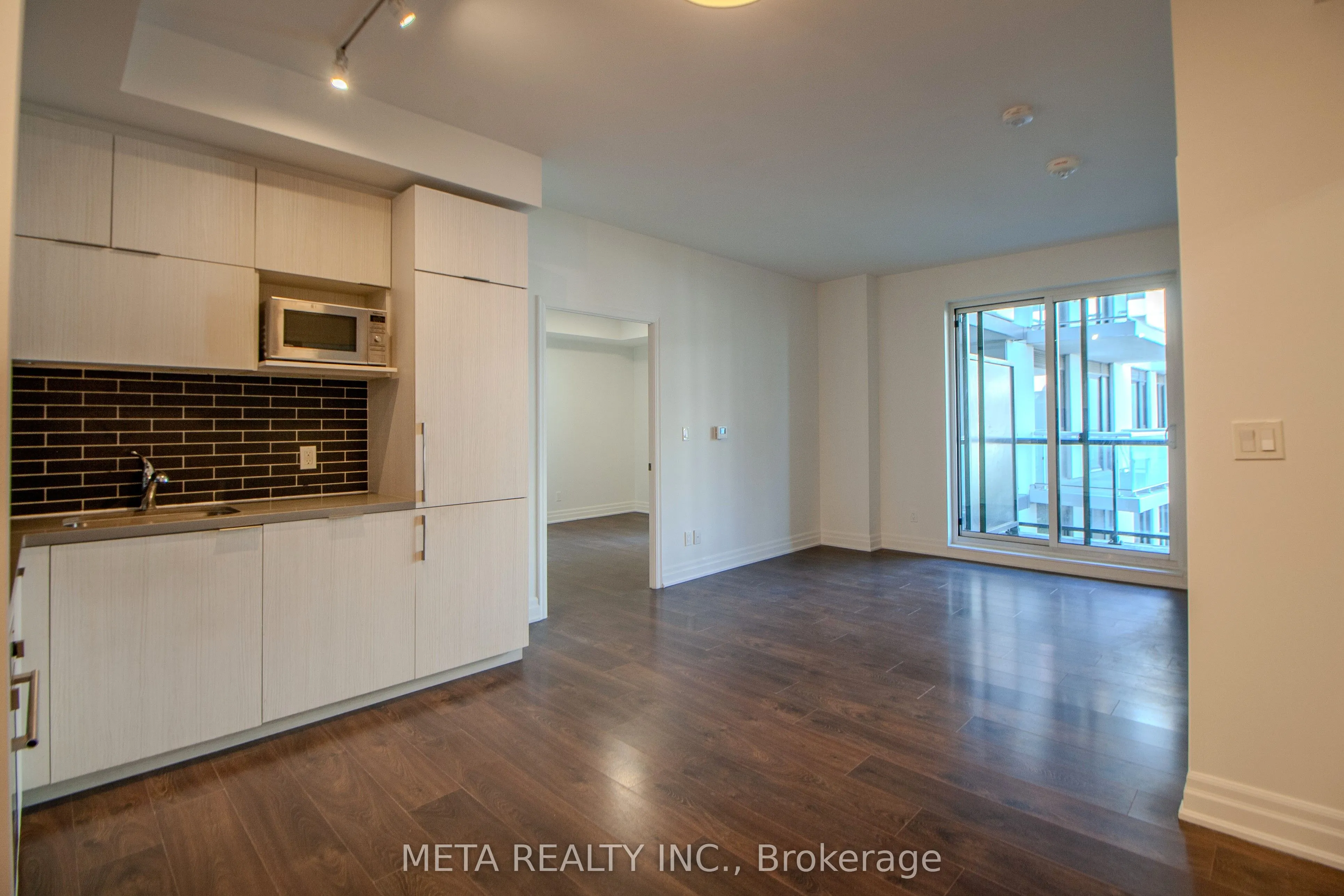 10 Rouge Valley Drive W, #701