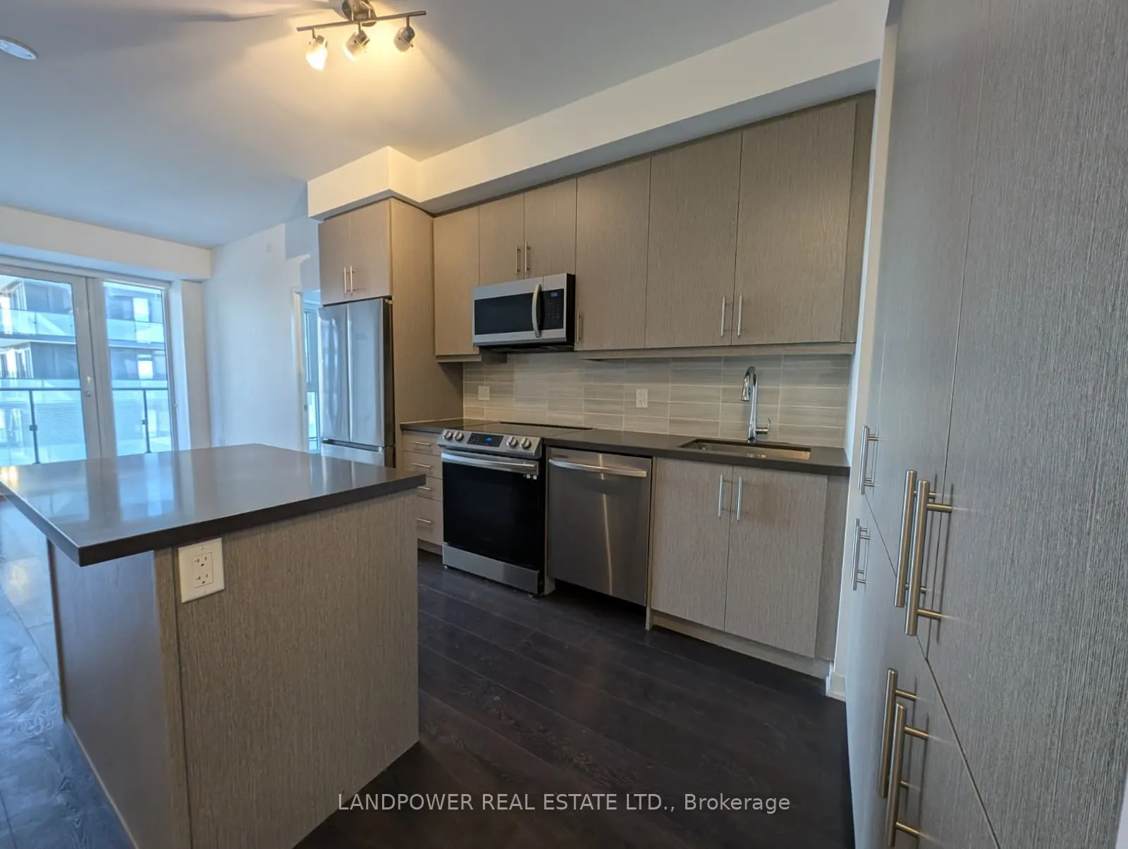 95 Oneida Crescent, #708