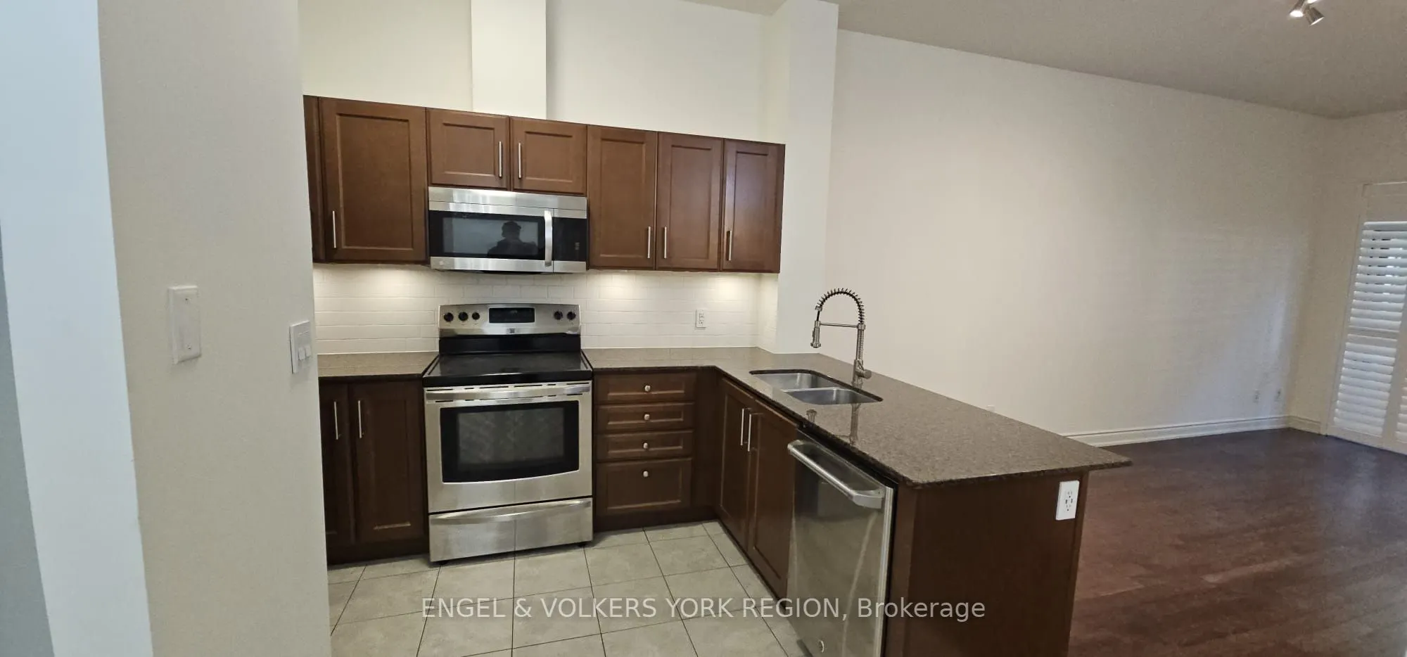 281 Woodbridge Avenue, #106