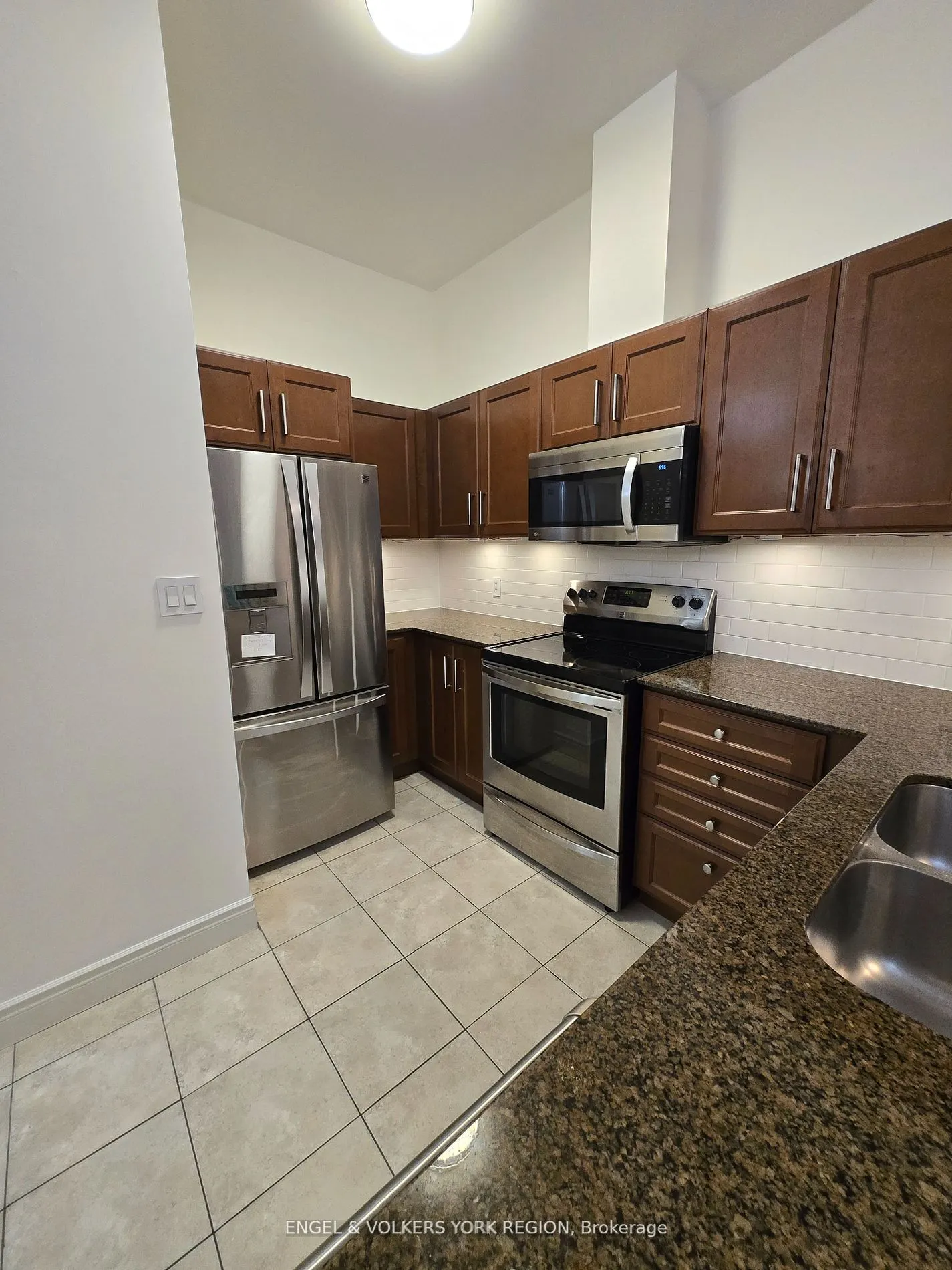 281 Woodbridge Avenue, #106