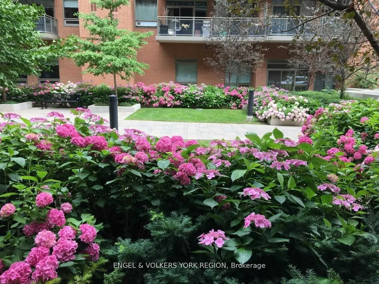 281 Woodbridge Avenue, #106