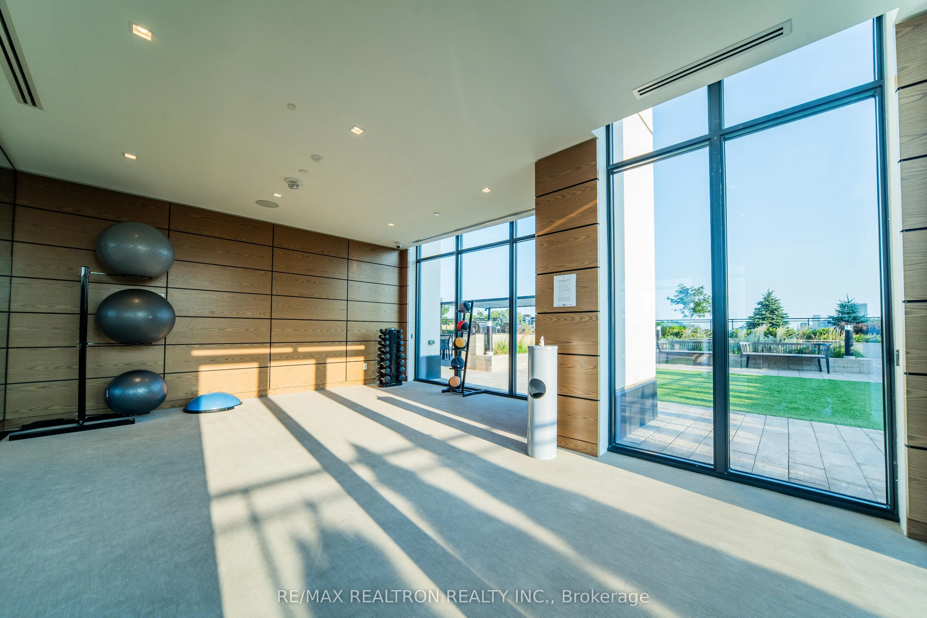 1 Grandview Avenue, #2105