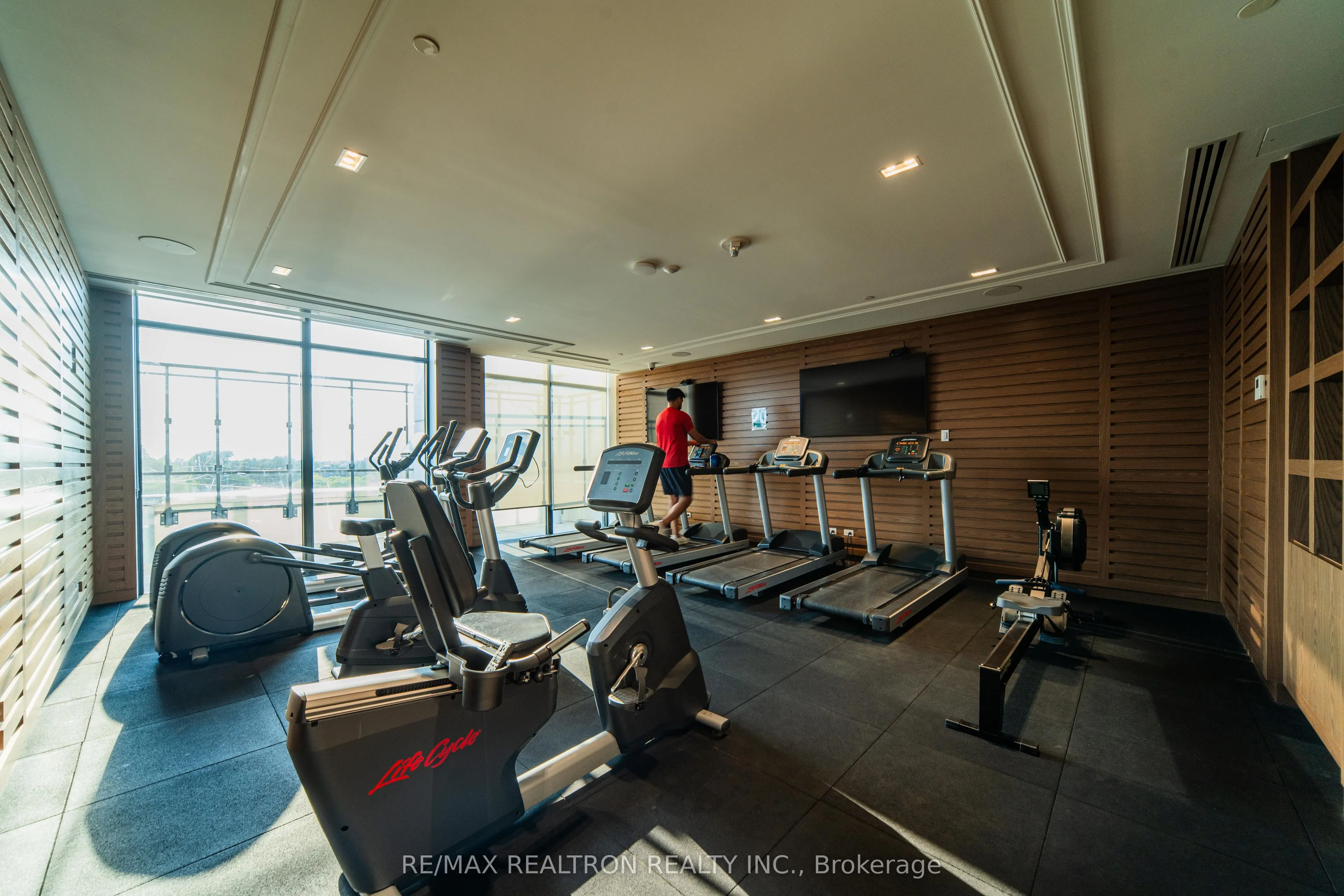 1 Grandview Avenue, #2105