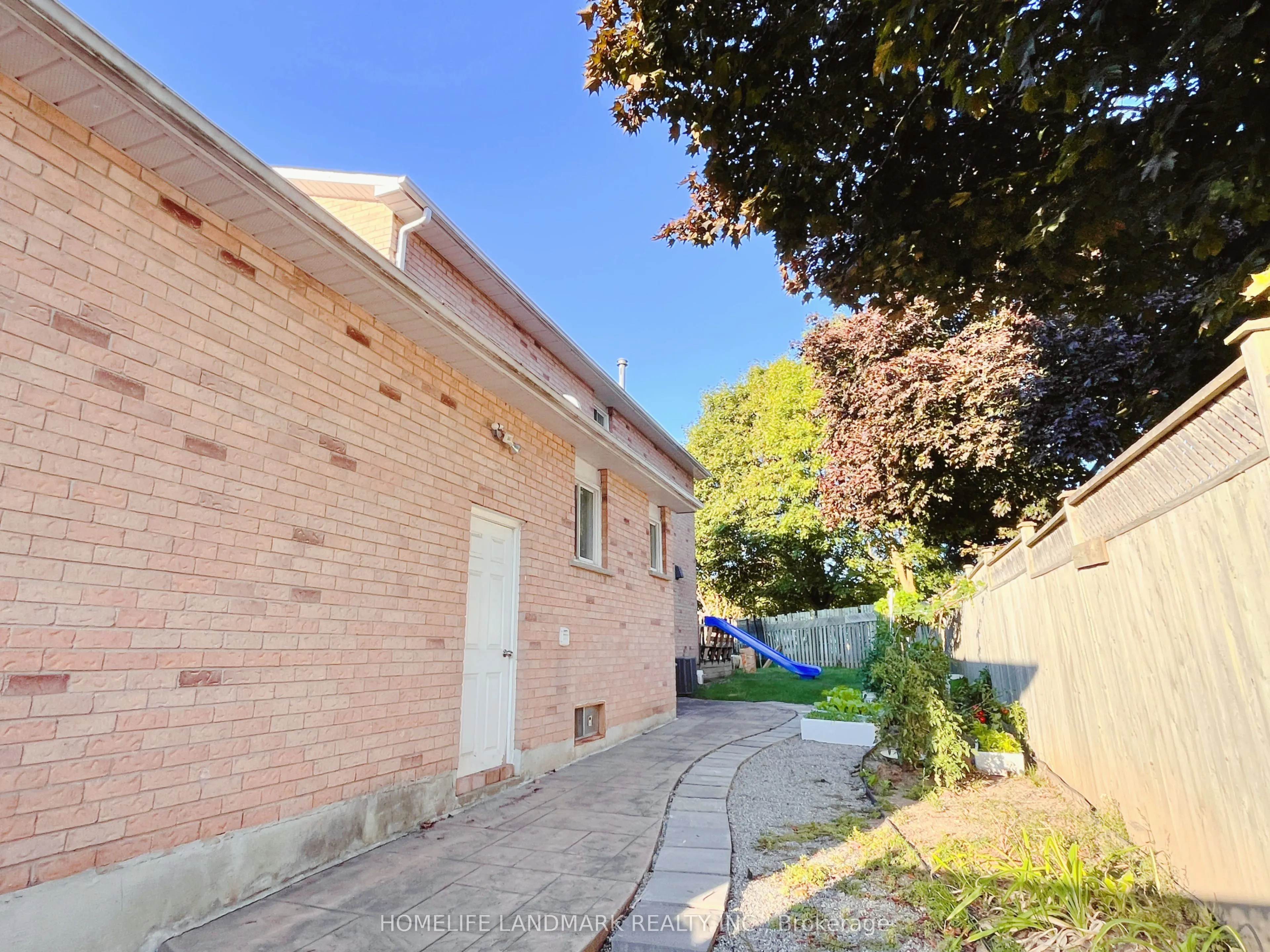2 Marion Crescent