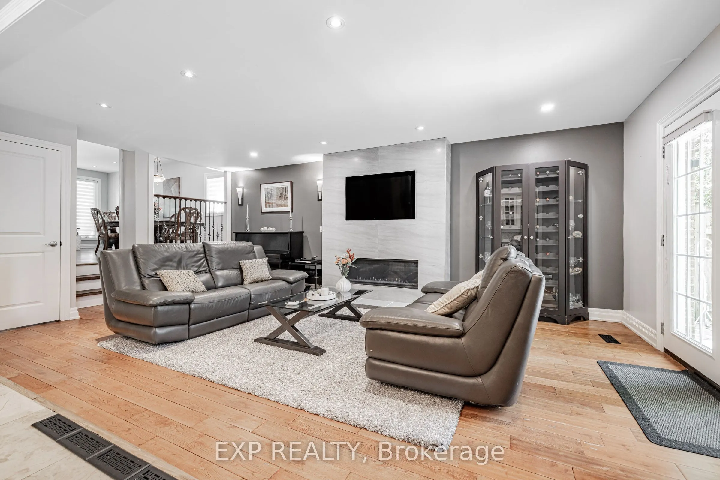 203 Centre Street W