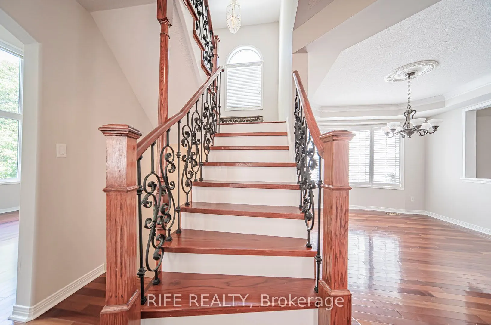37 Burndenford Crescent
