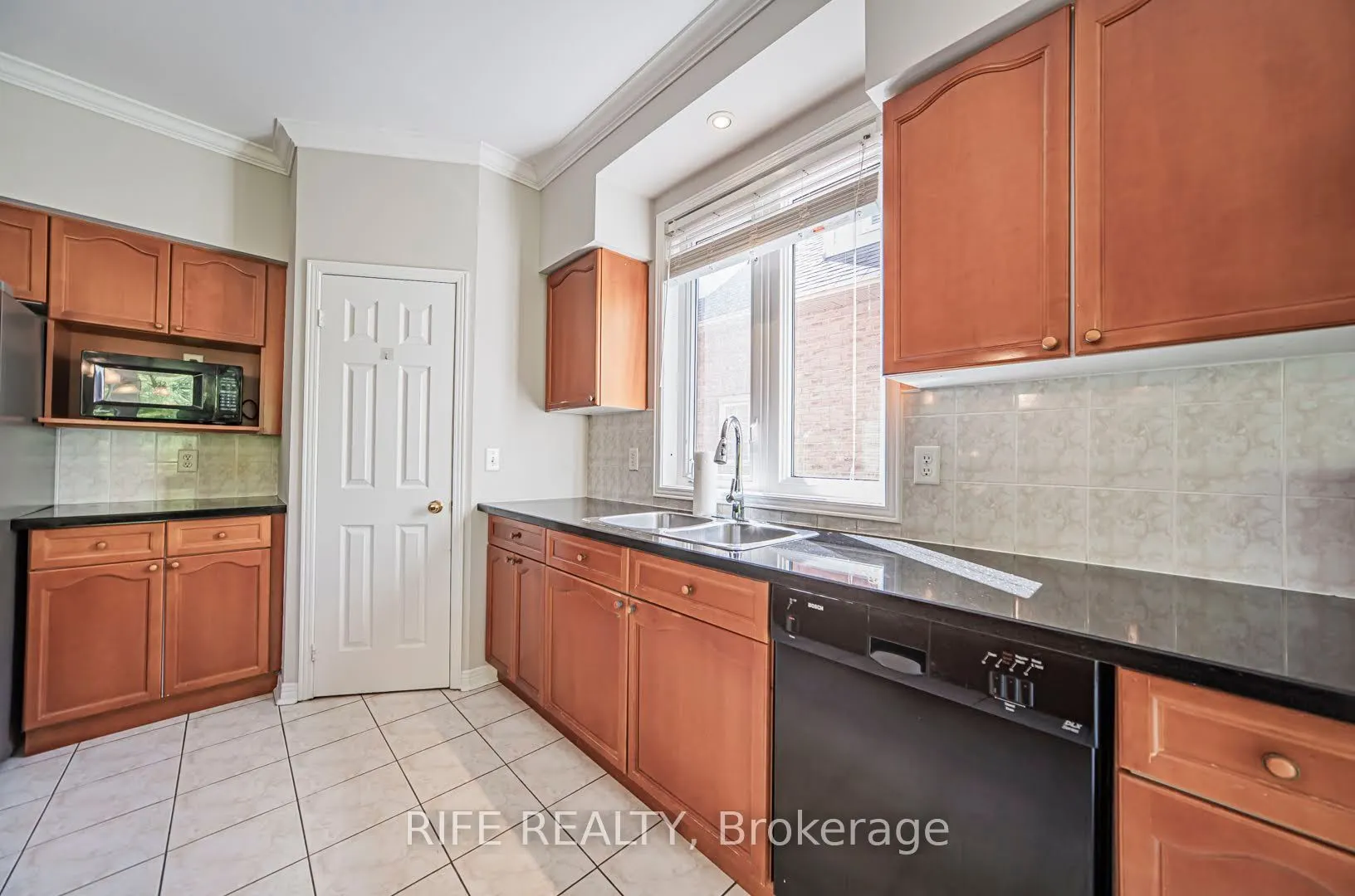 37 Burndenford Crescent