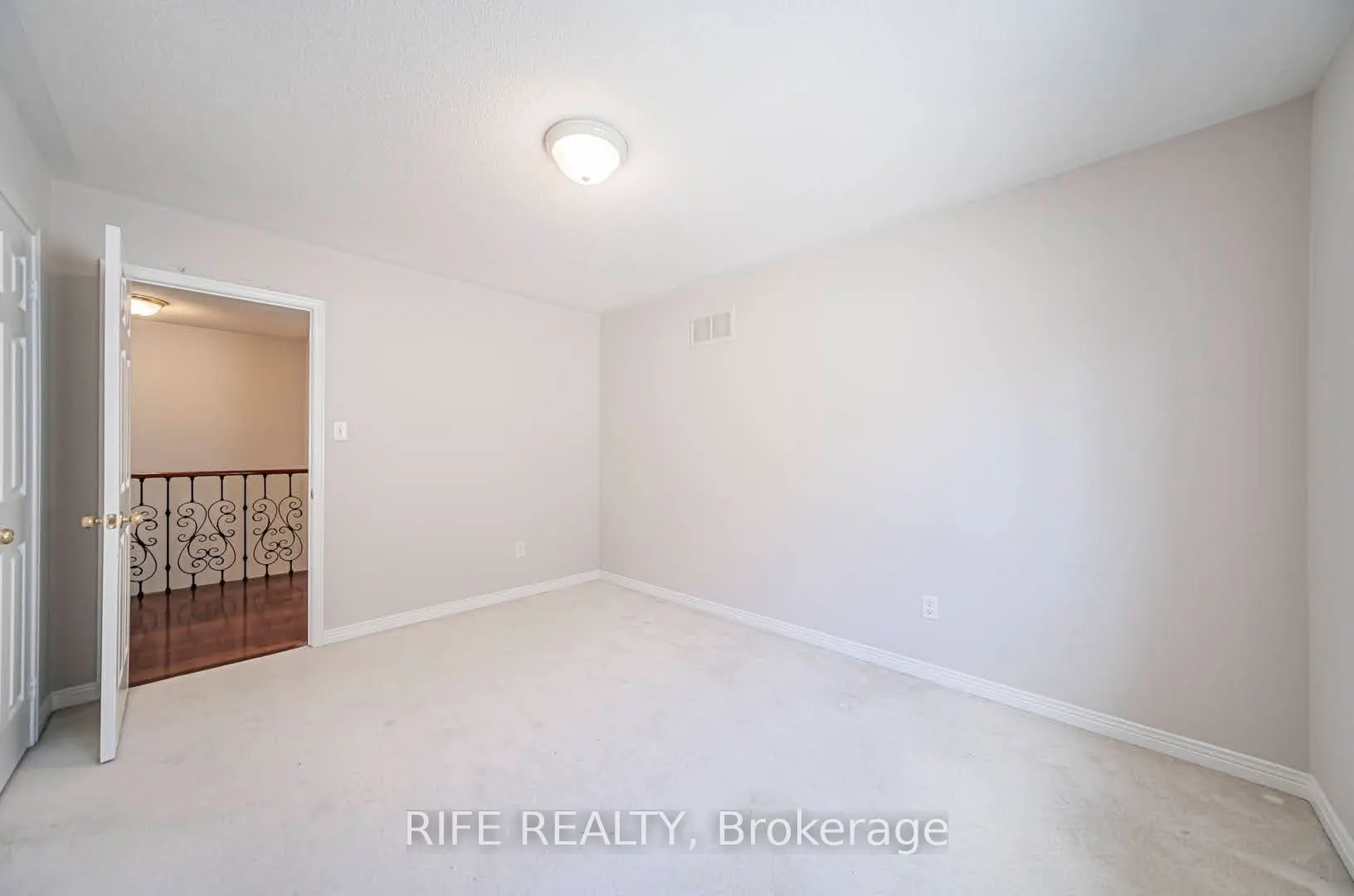 37 Burndenford Crescent