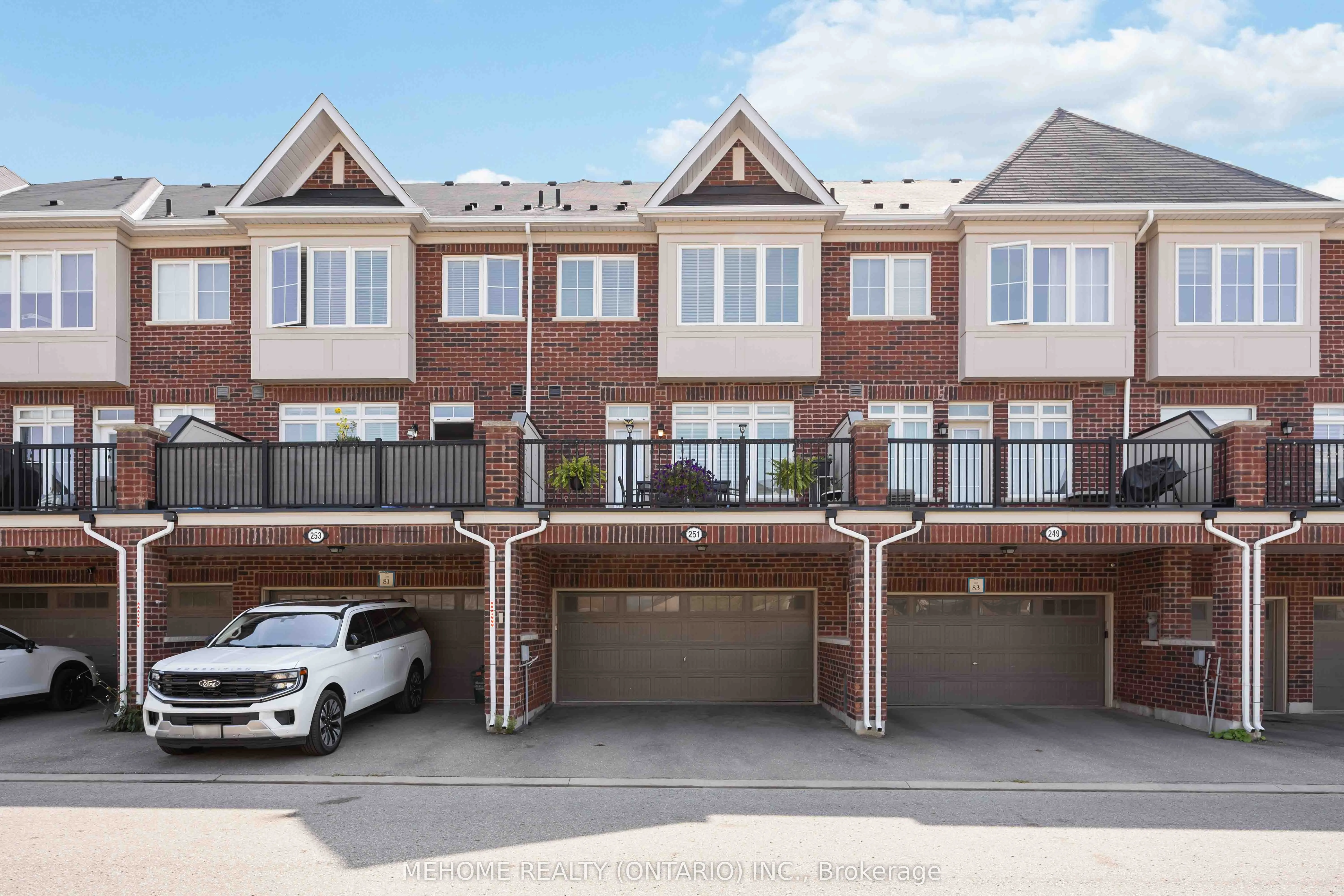 251 Dundas Way