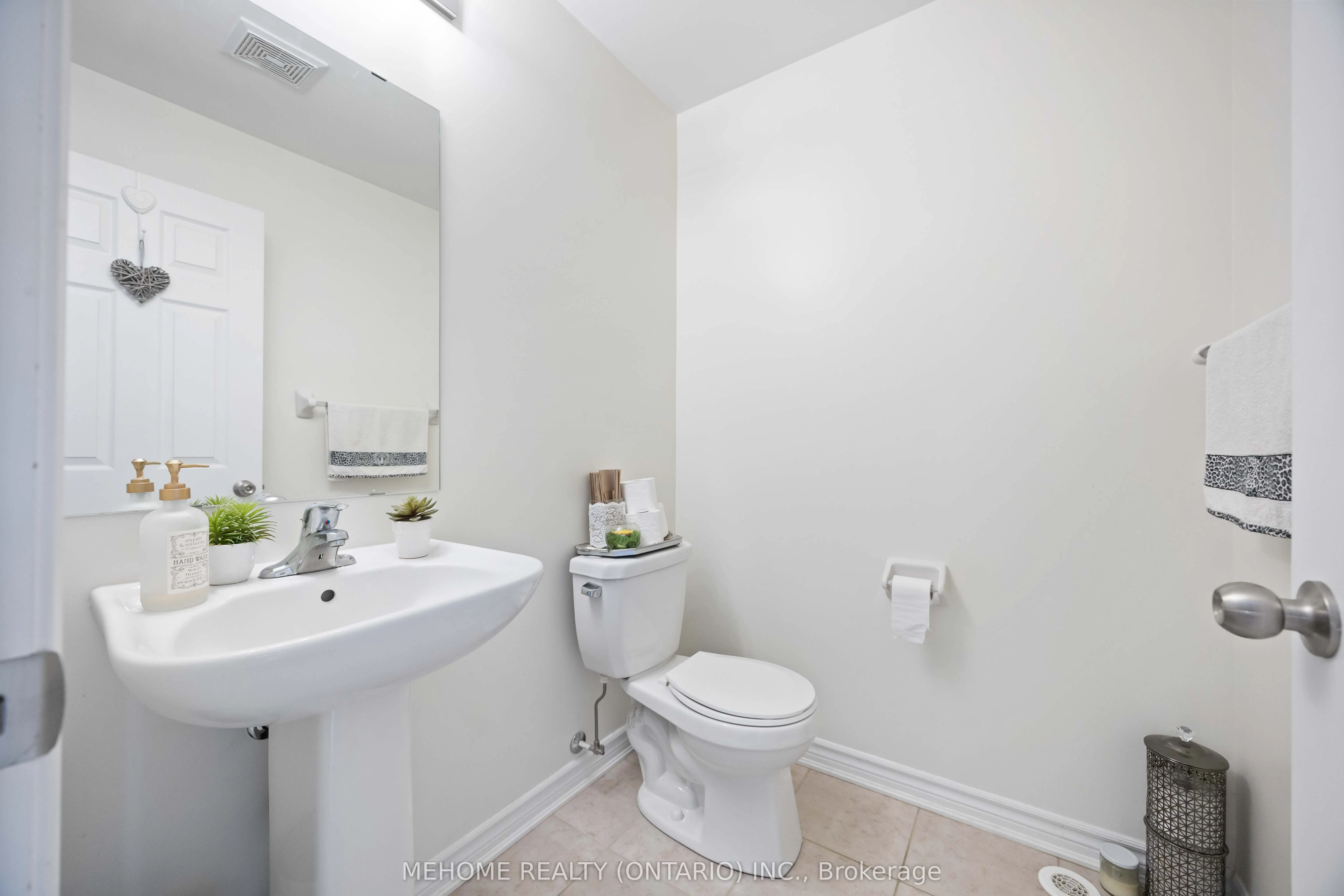 251 Dundas Way