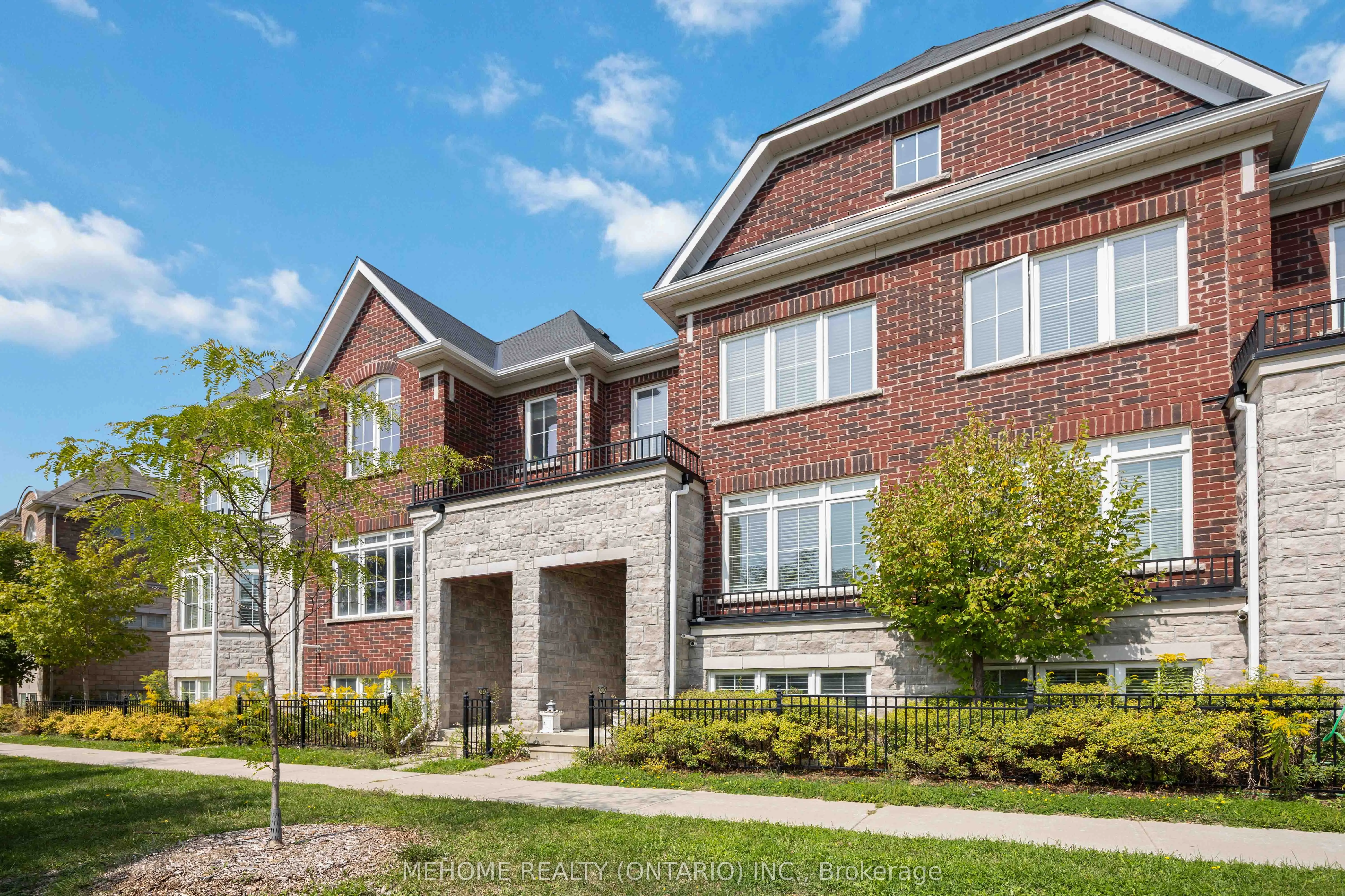 251 Dundas Way
