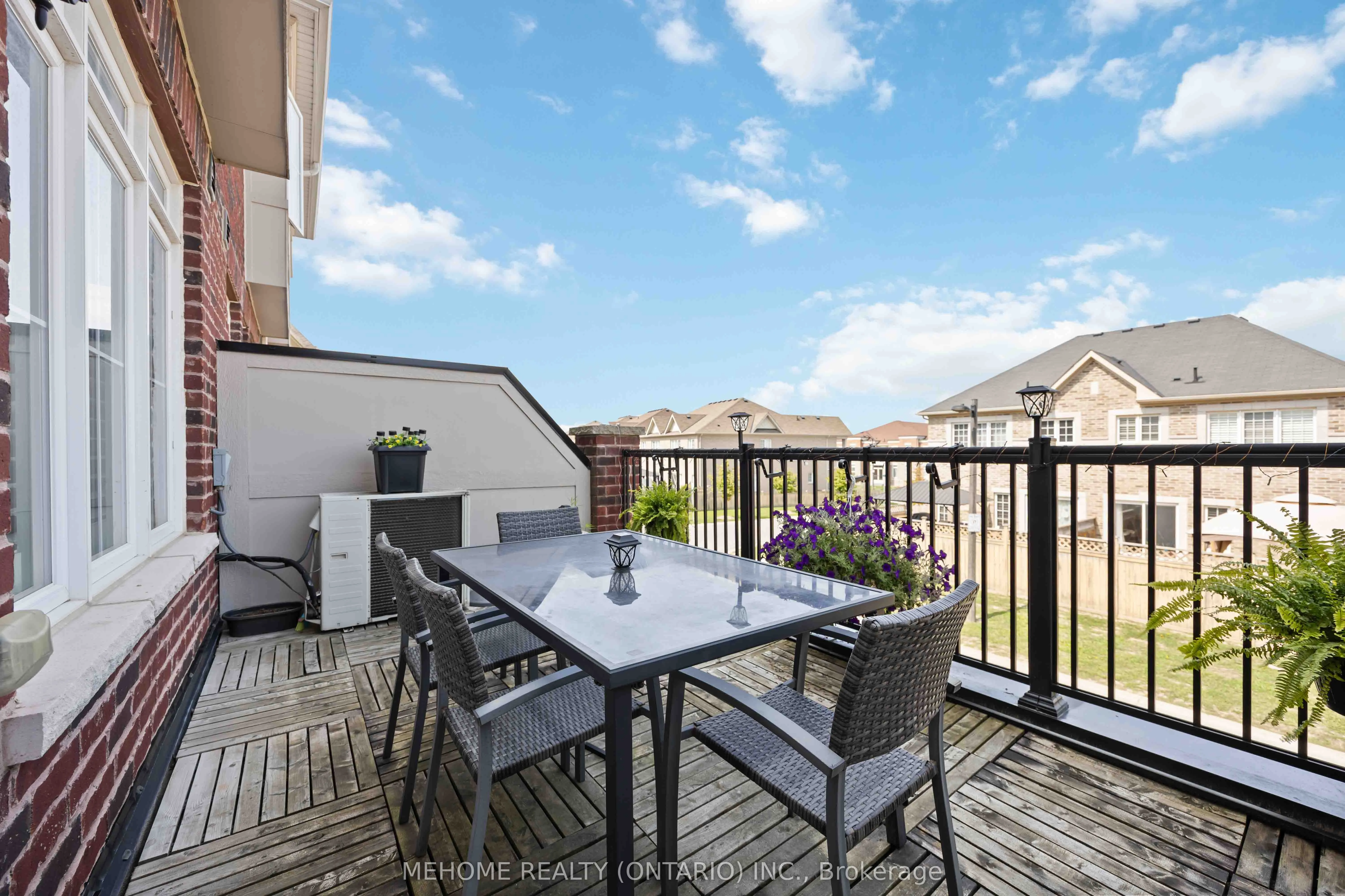 251 Dundas Way