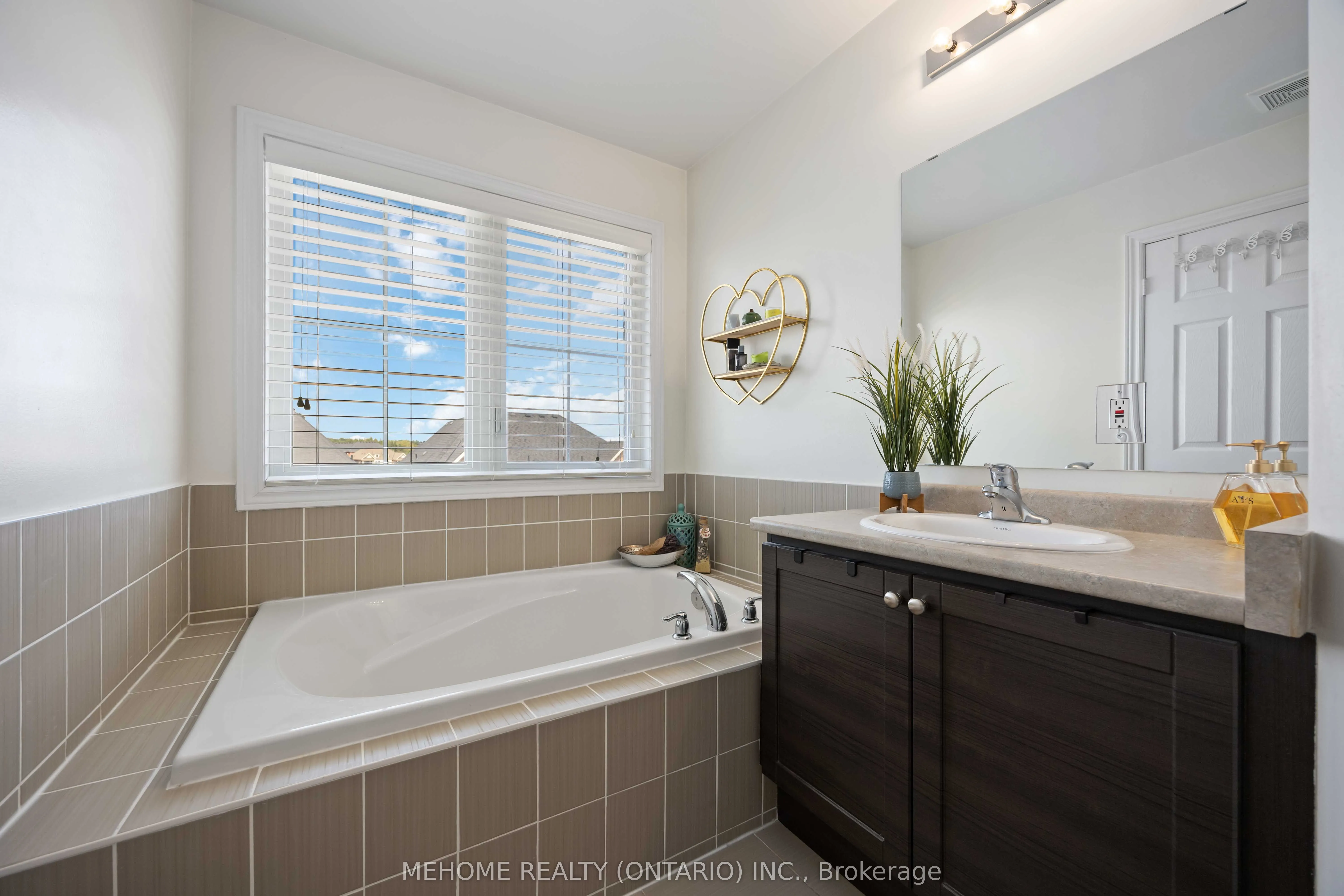 251 Dundas Way