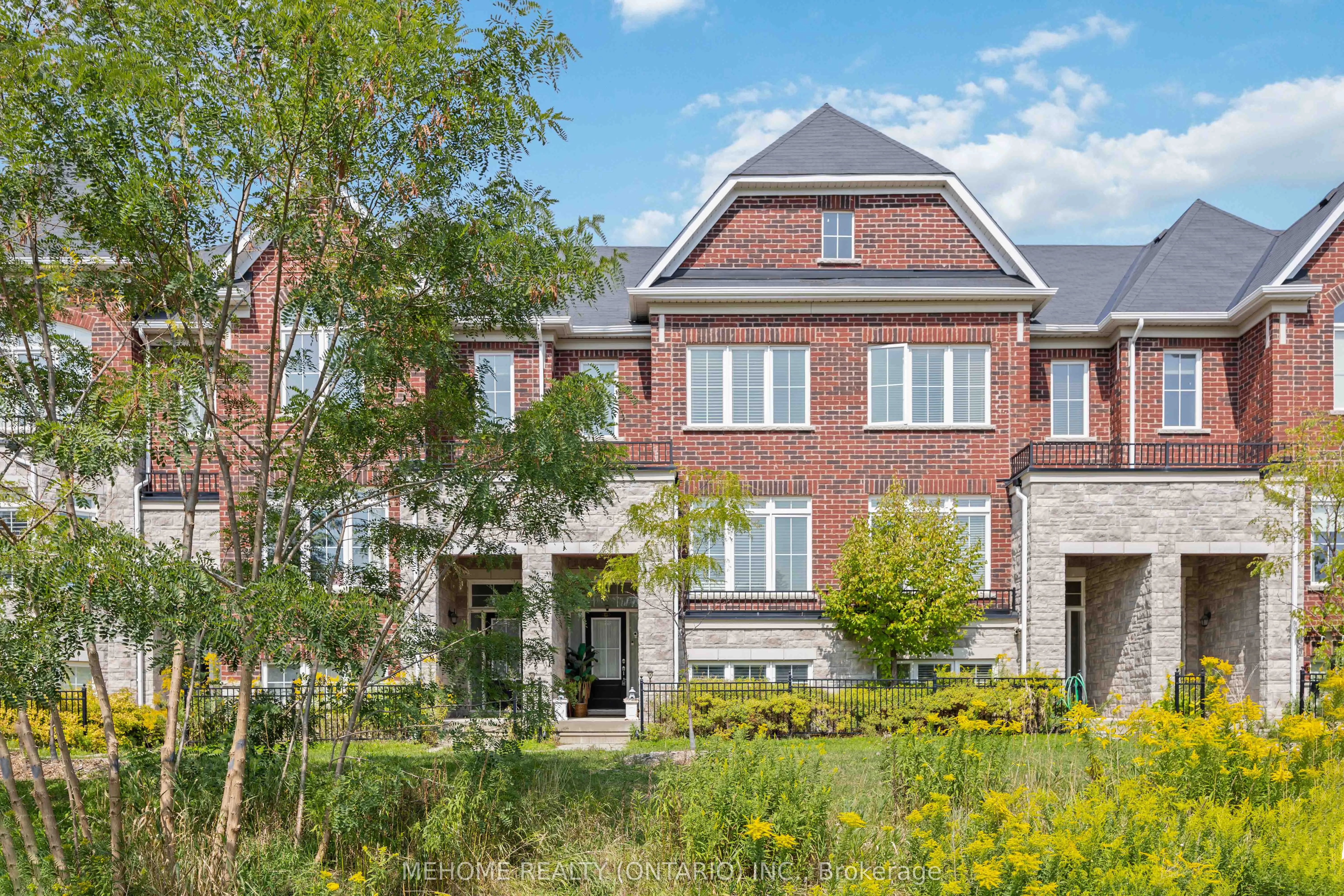 251 Dundas Way